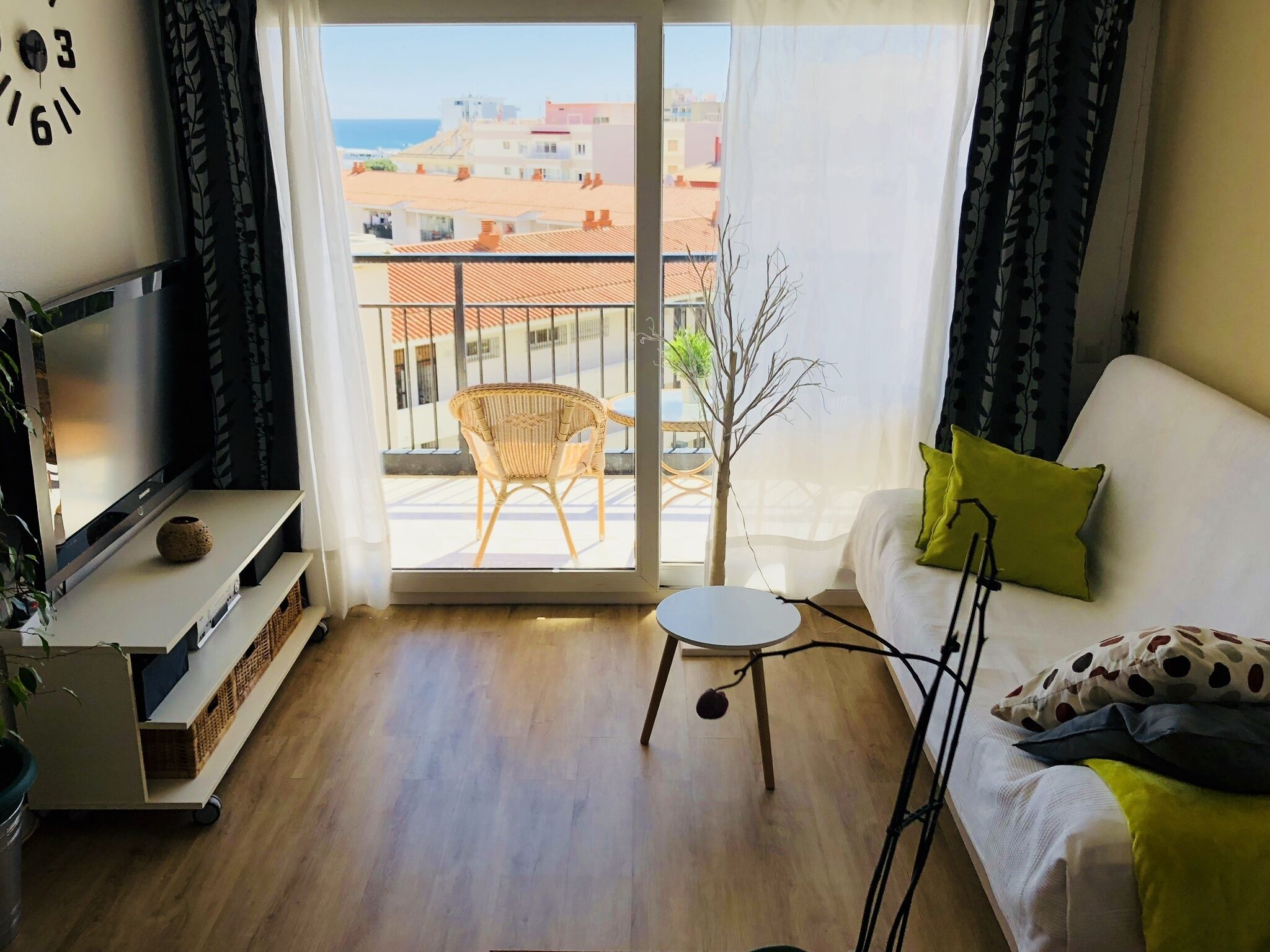Modern and cozy apartment with sea views