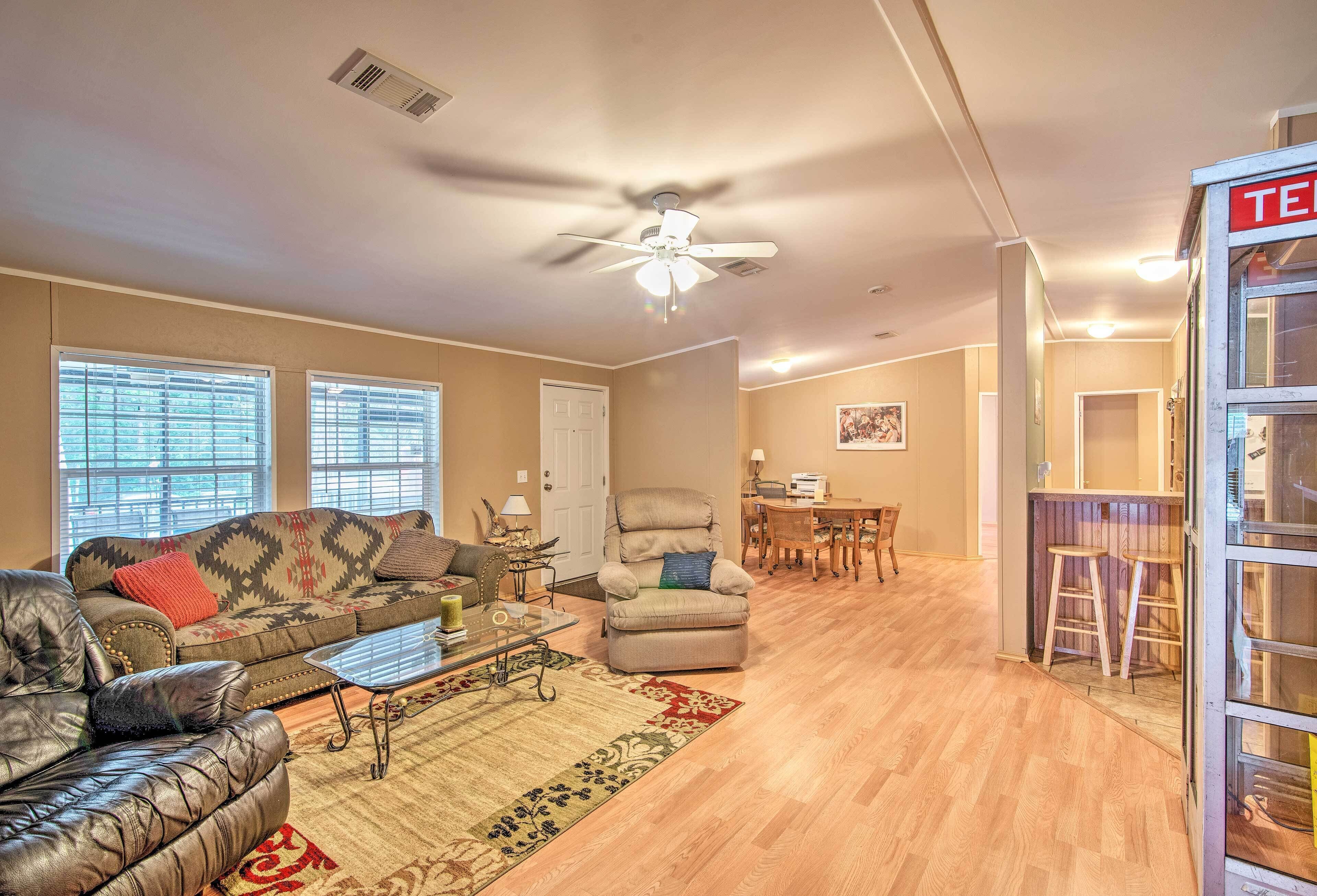 Homosassa House w/ Fire Pit < 2 Miles to River!