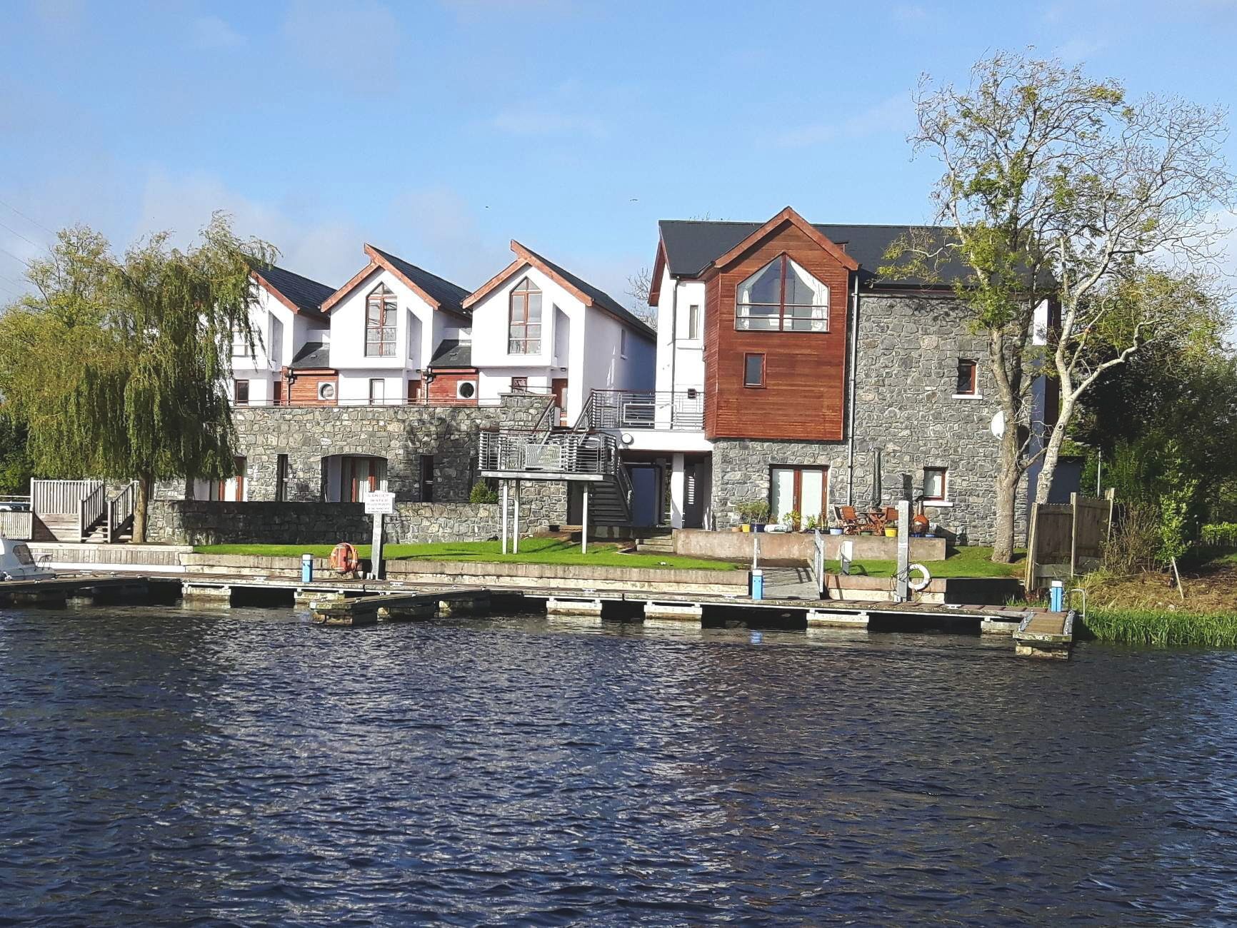 7 Flagship Harbour on the River Shannon with river, lake and harbour views.