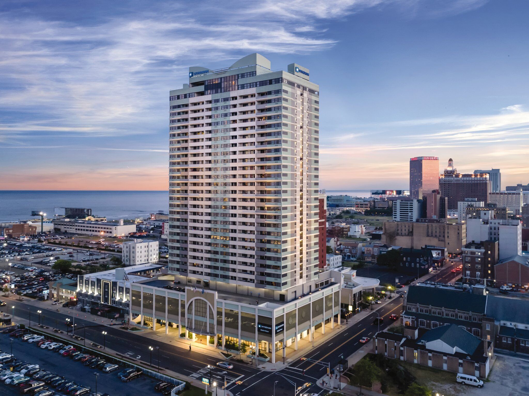 High Rise close to Steel Pier and Hardrock Casino