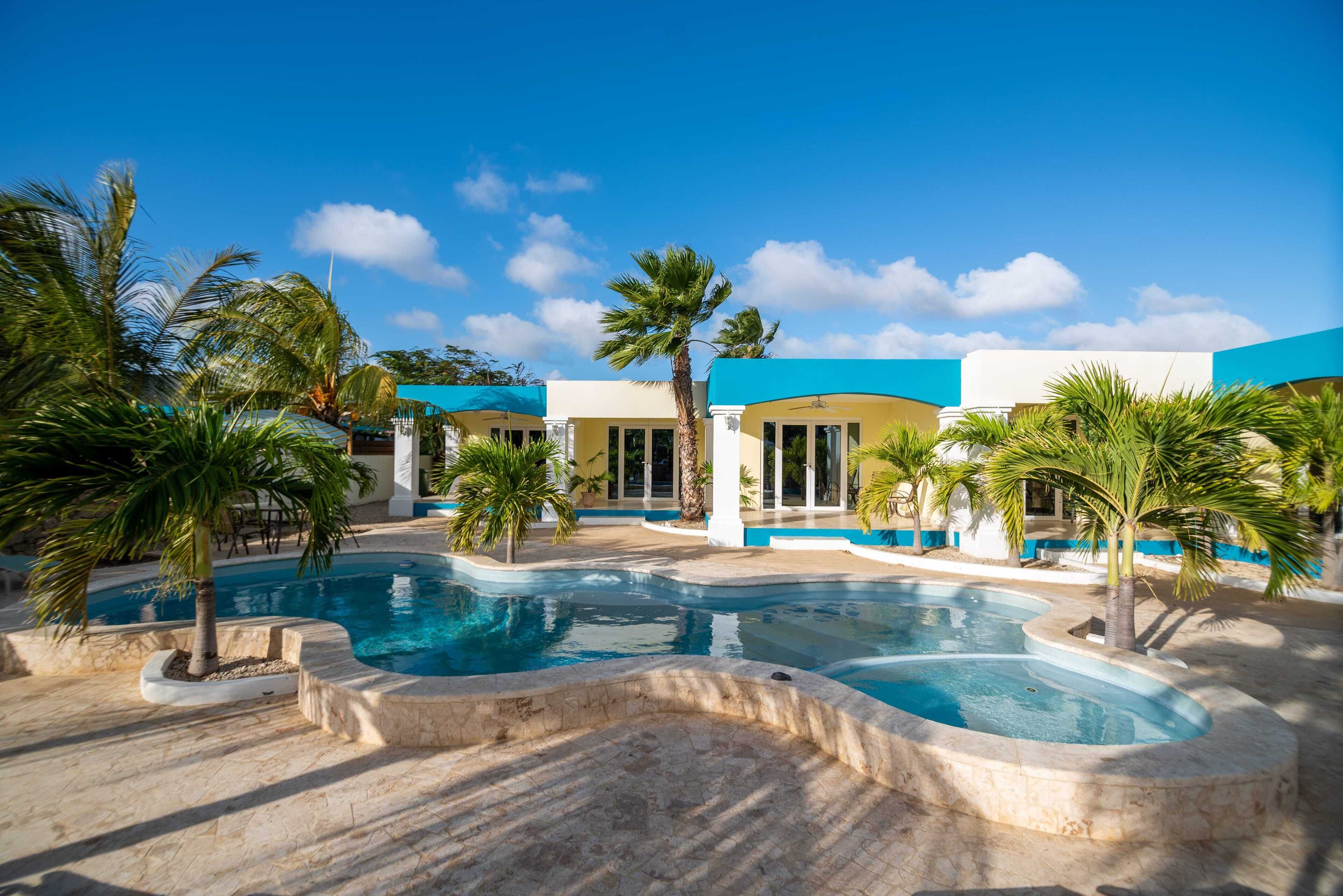 A lovely stay - 1 Bdr Apartment, amazing pool & garden area @ Aqua Viva Suites