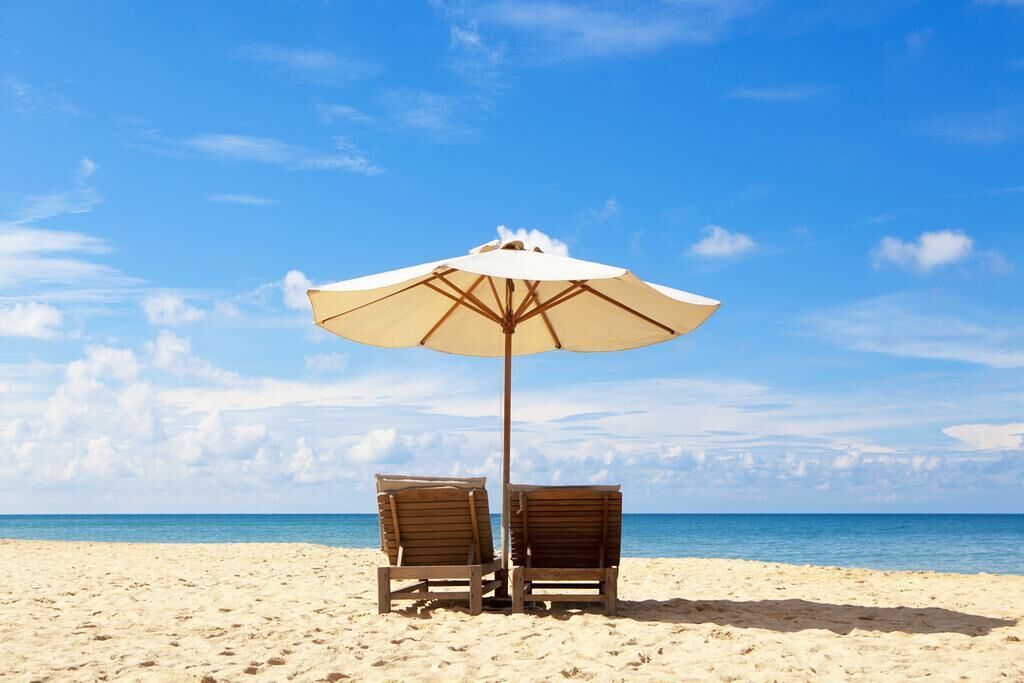 Beachfront Fan Only Studio Nha Trang Central Private Beach, Pool, Gym Long-term