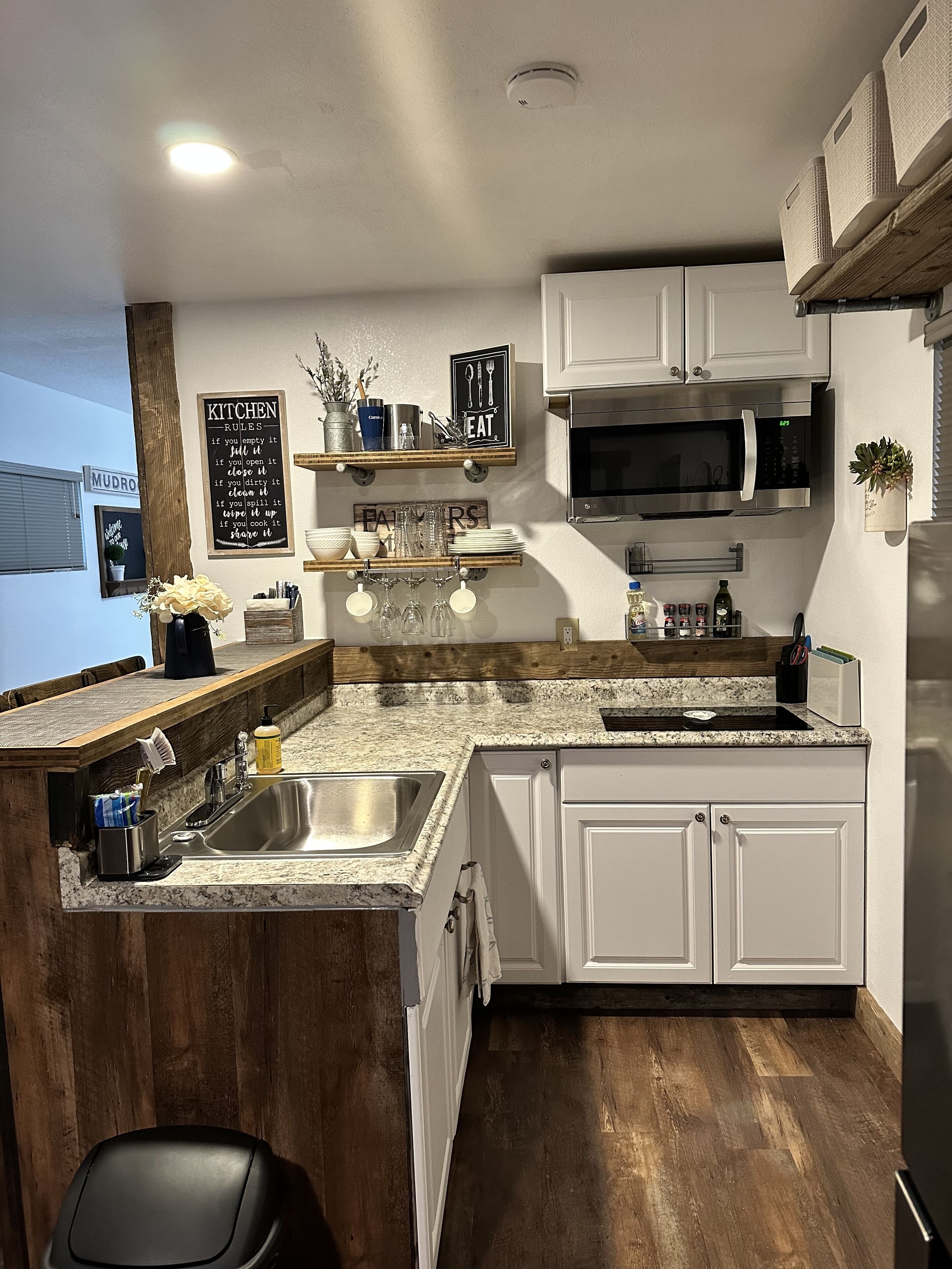 1 Bedroom 1 Bath upstairs apartment