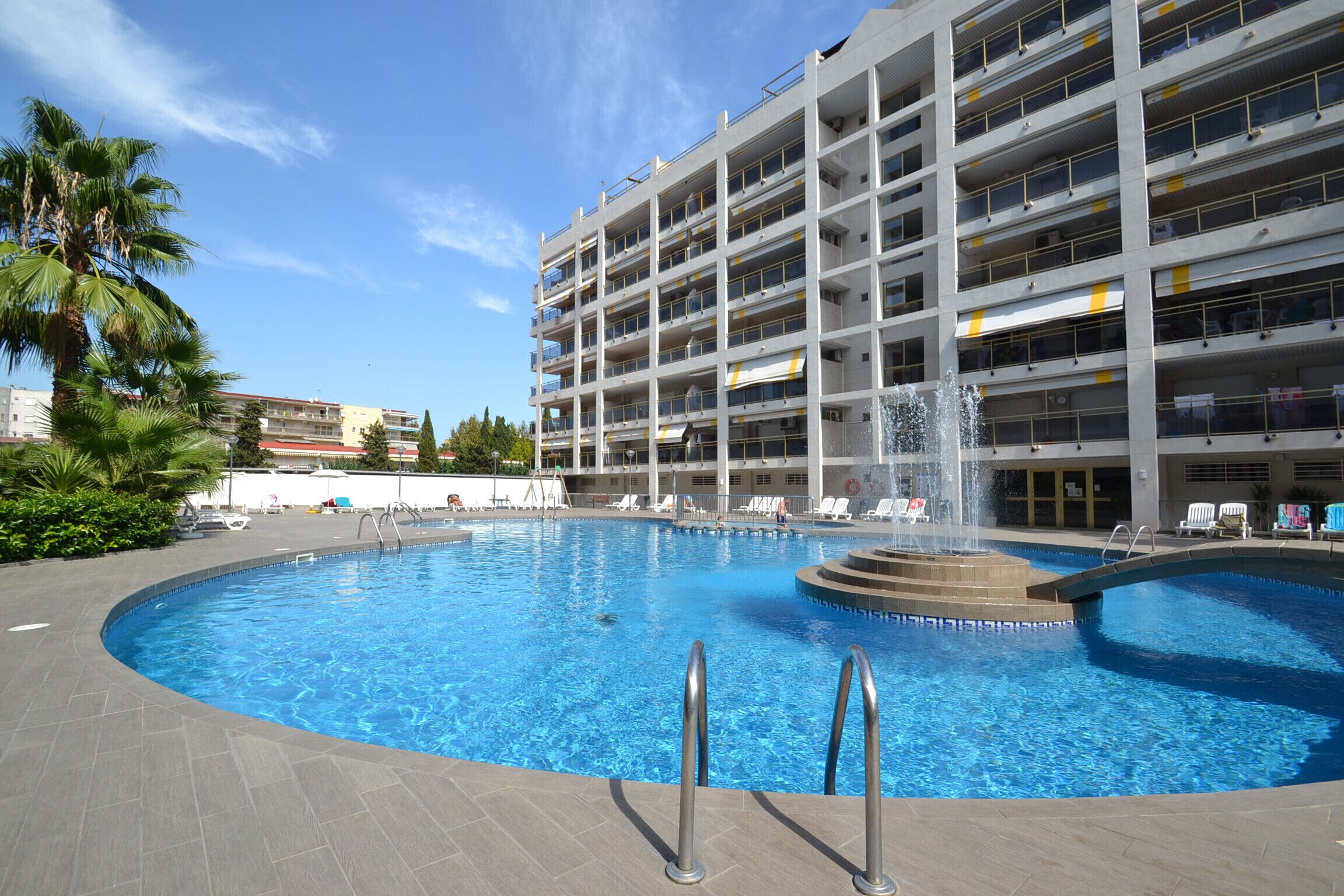 Michelangelo 1:Near Salou's Beach and Promenade-Pool-A/C,wifi,linen included