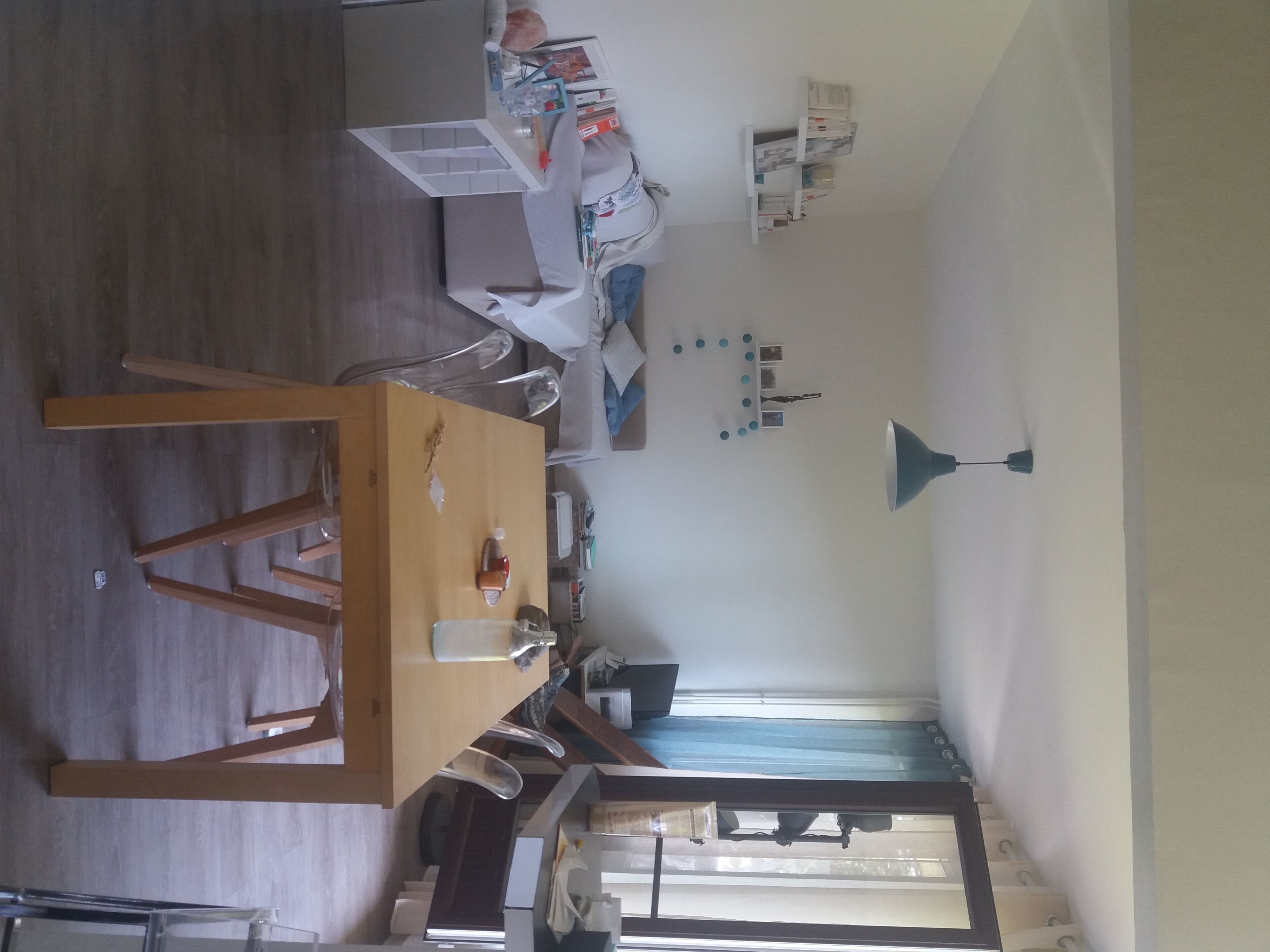 Nice little apartment on the ground floor with balcony in a quiet 25 minutes from Paris