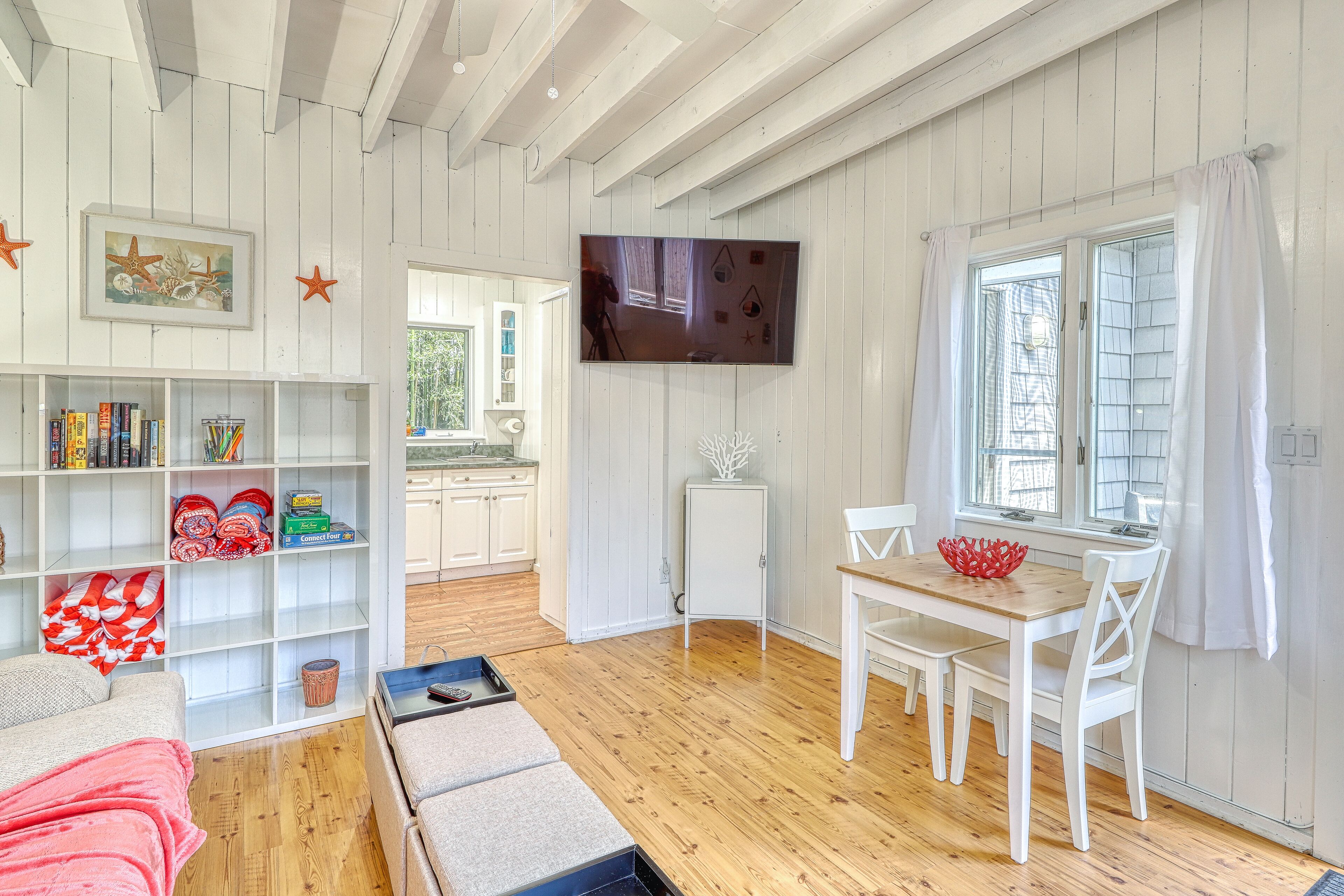 One Bedroom Apt. in Ocean Bay Park with Rooftop Deck