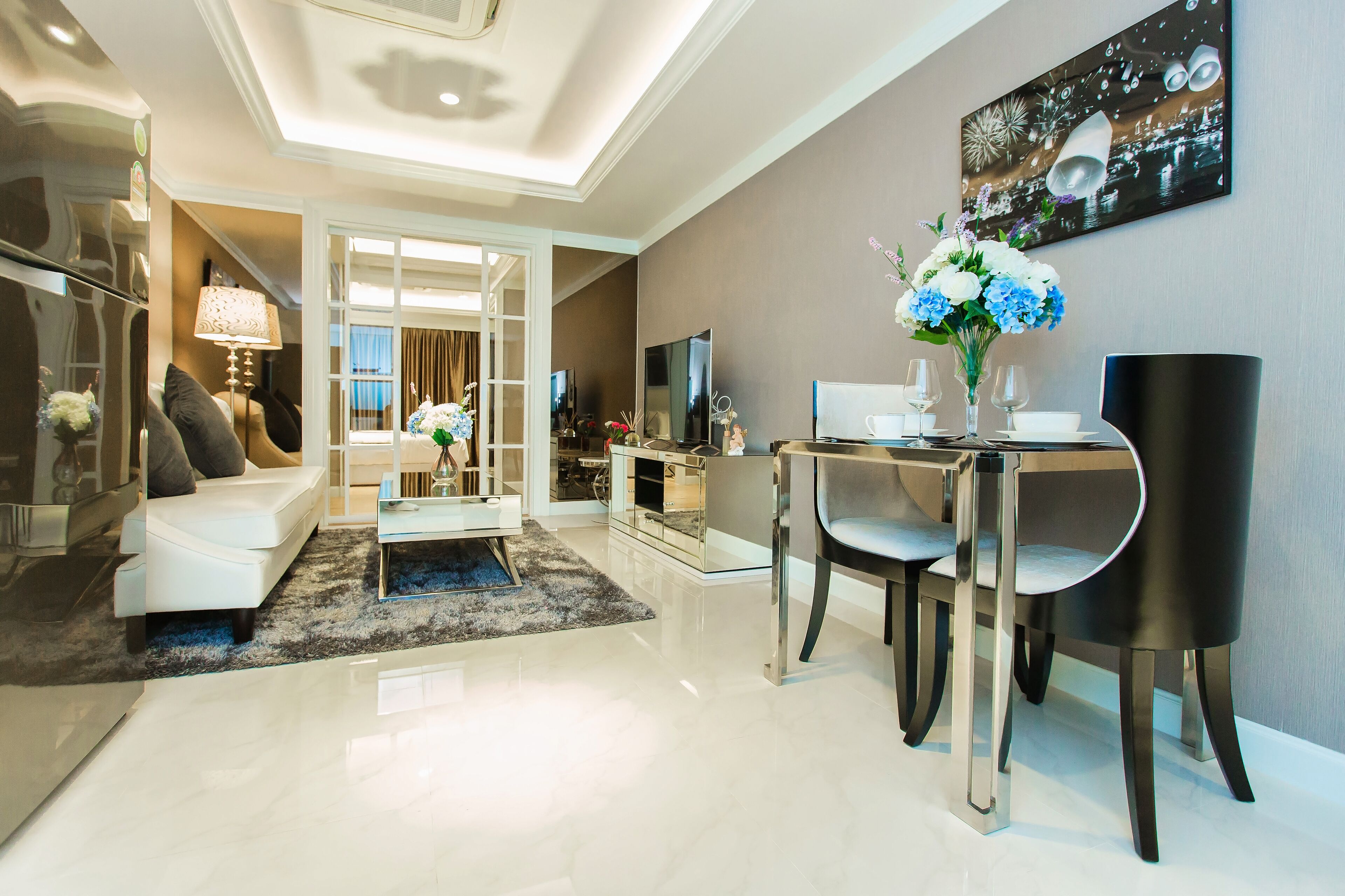 State Tower Silom Near BTS  sky train MRT, Skybar sirocco