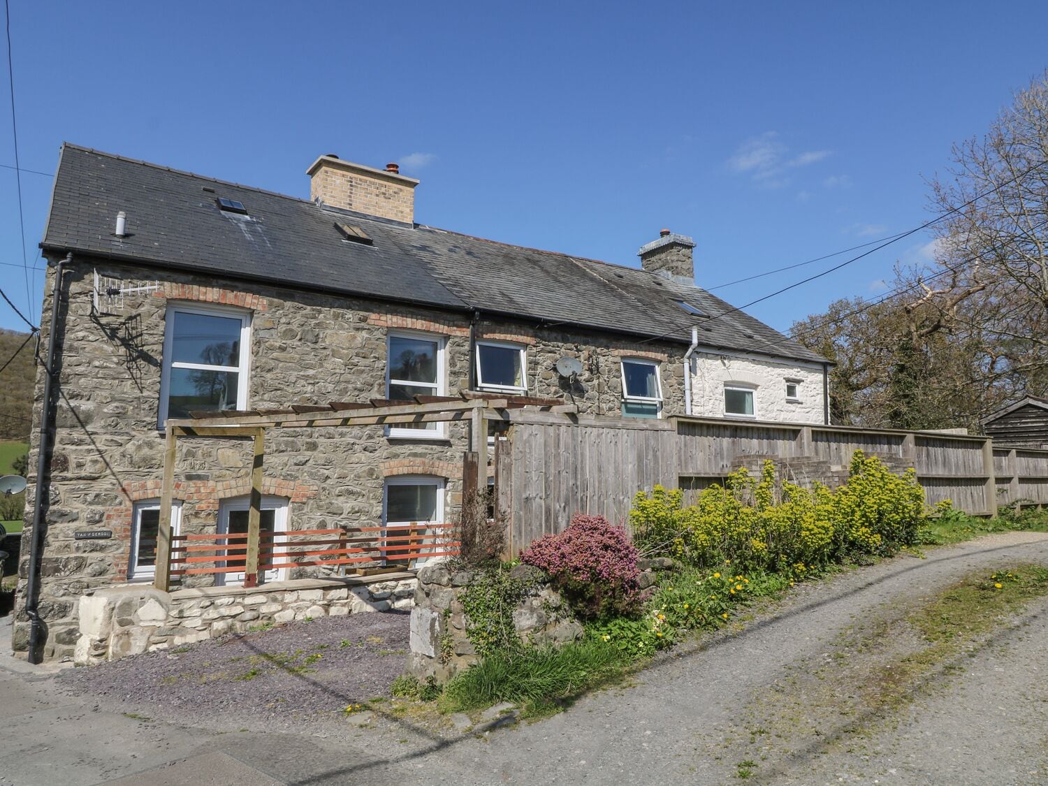 1 TAN Y GERDDI, pet friendly in Machynlleth