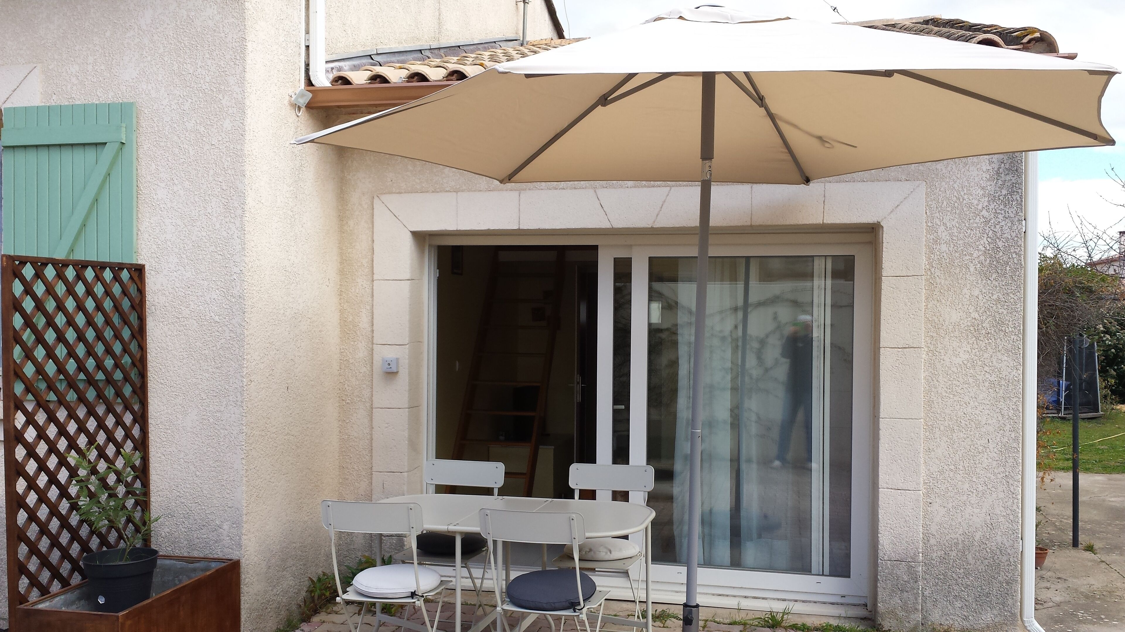 Guest-House: Studio with mezzanine between Montpellier and Sète, sea and scrubland.