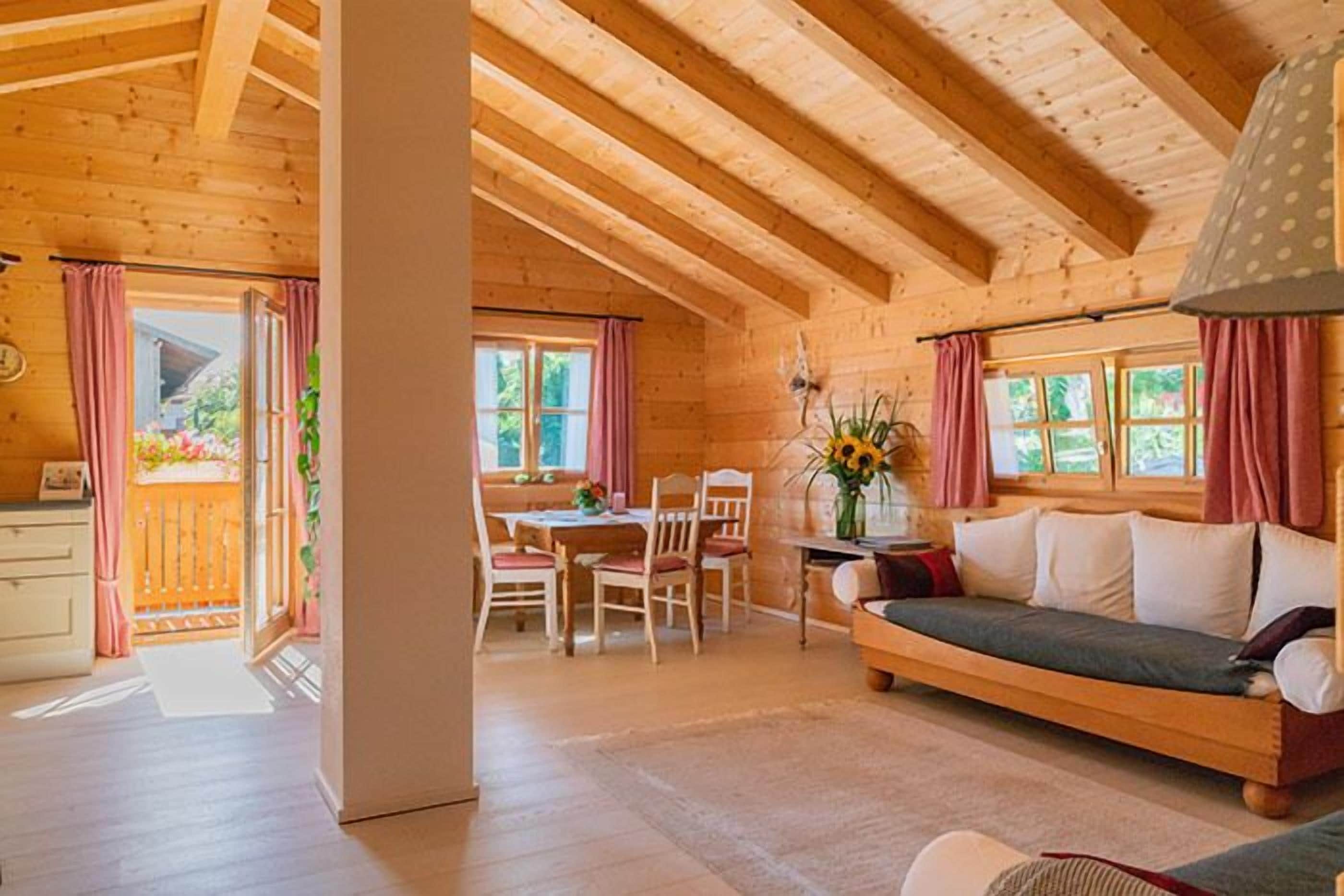 Blockhaus Alchemilla, für 2 Personen, 65 qm, 1 sep. Schlafzimmer, Balkon