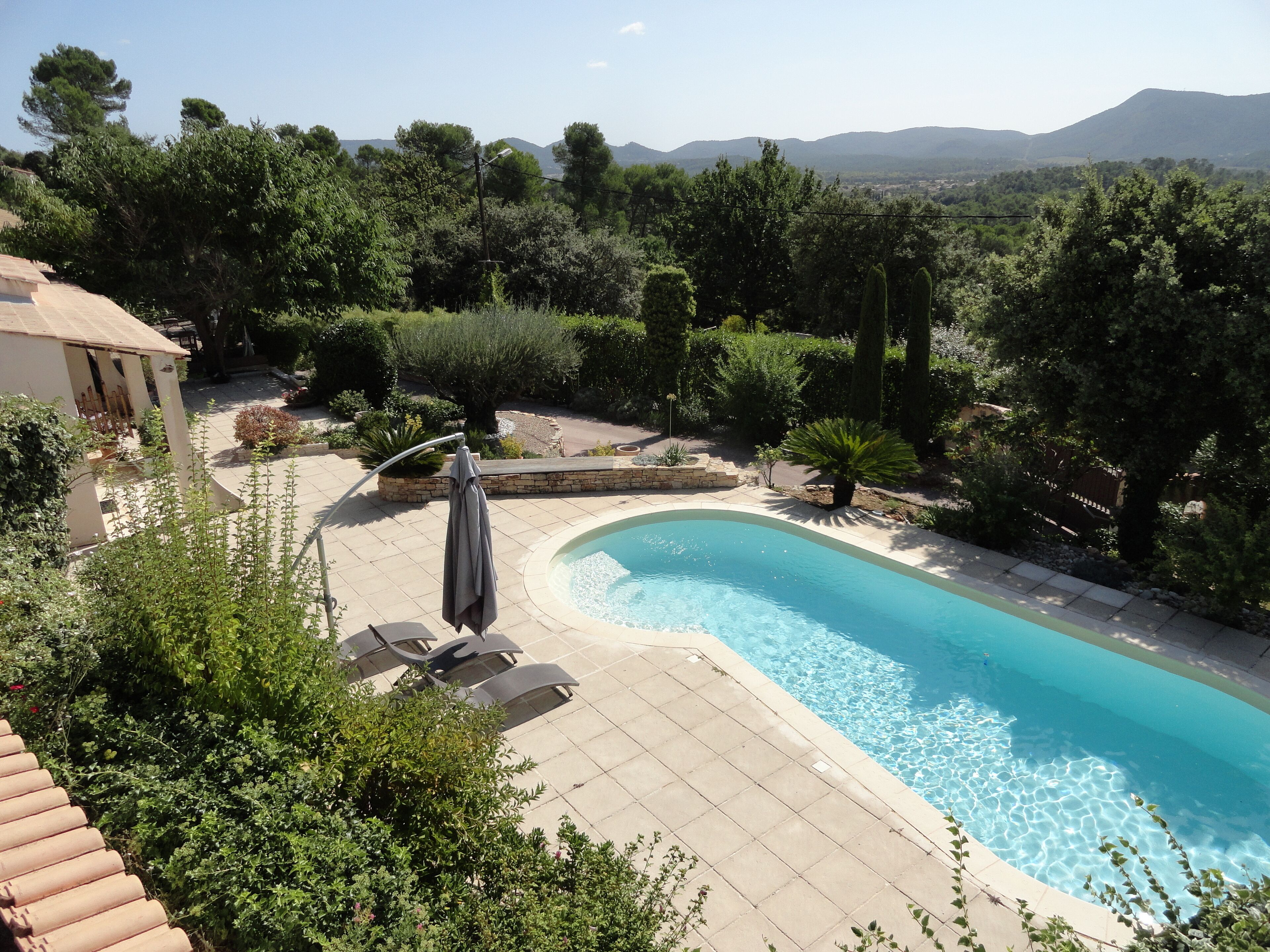 STUDIO 2 INDEPENDENT PERS WITH SWIMMING POOL