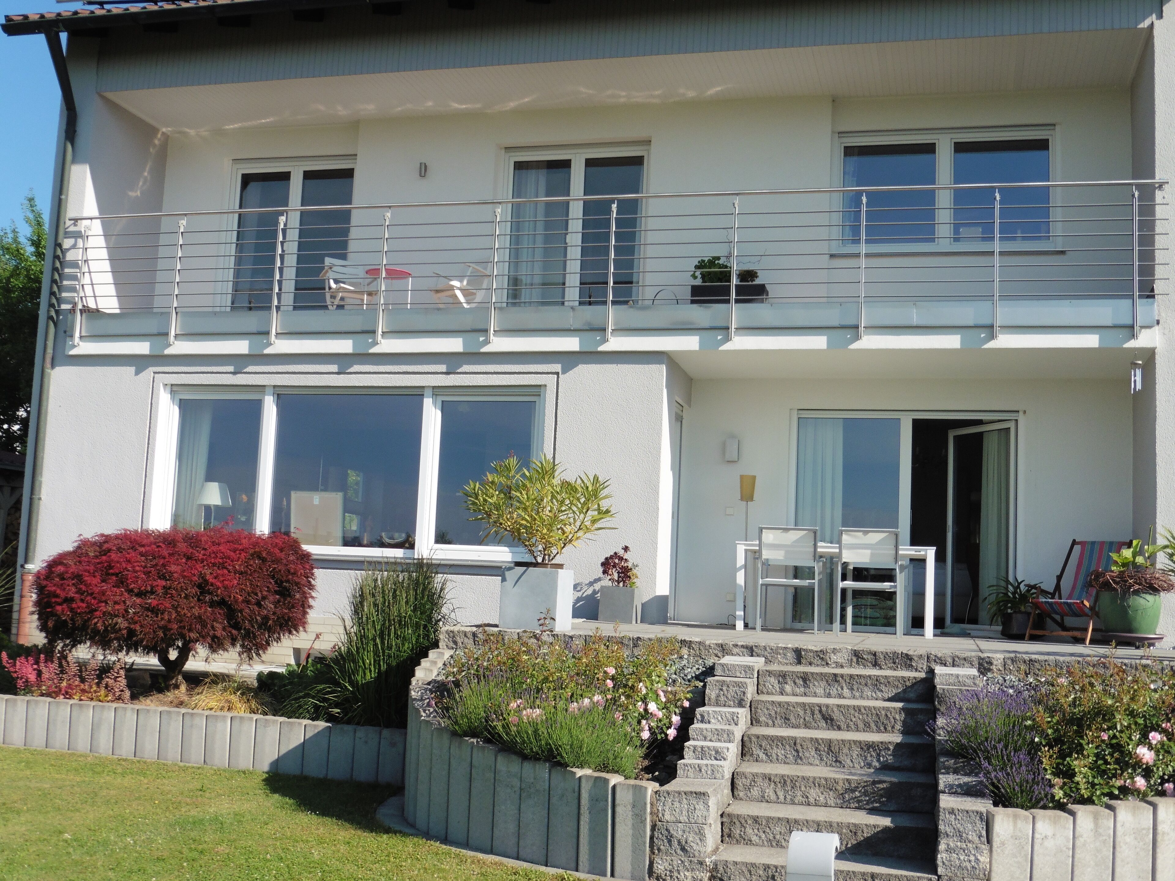 Bright, cuddly apartment and family hospitality