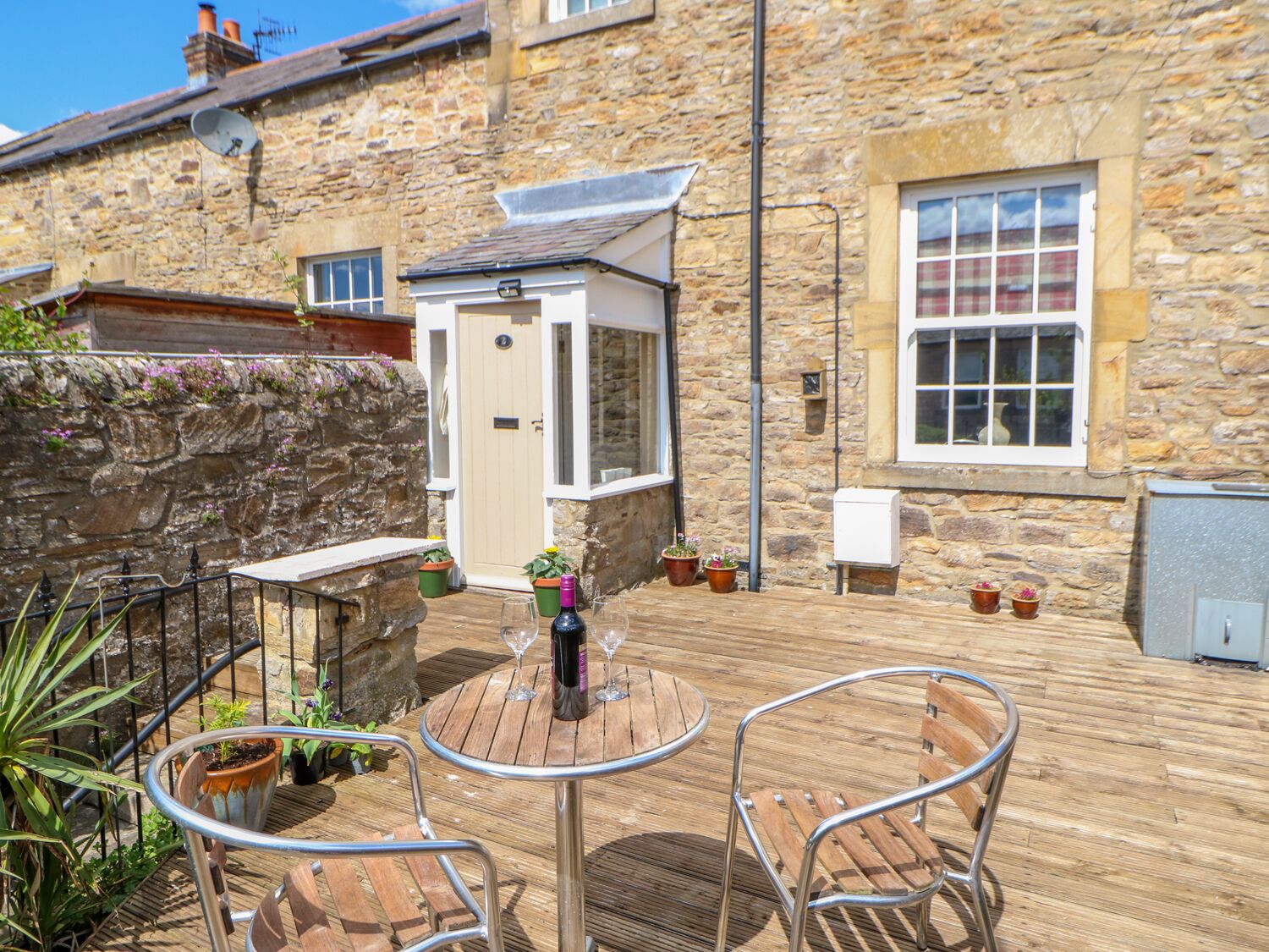 OLD WORKHOUSE COTTAGE, romantic, with open fire in Stanhope