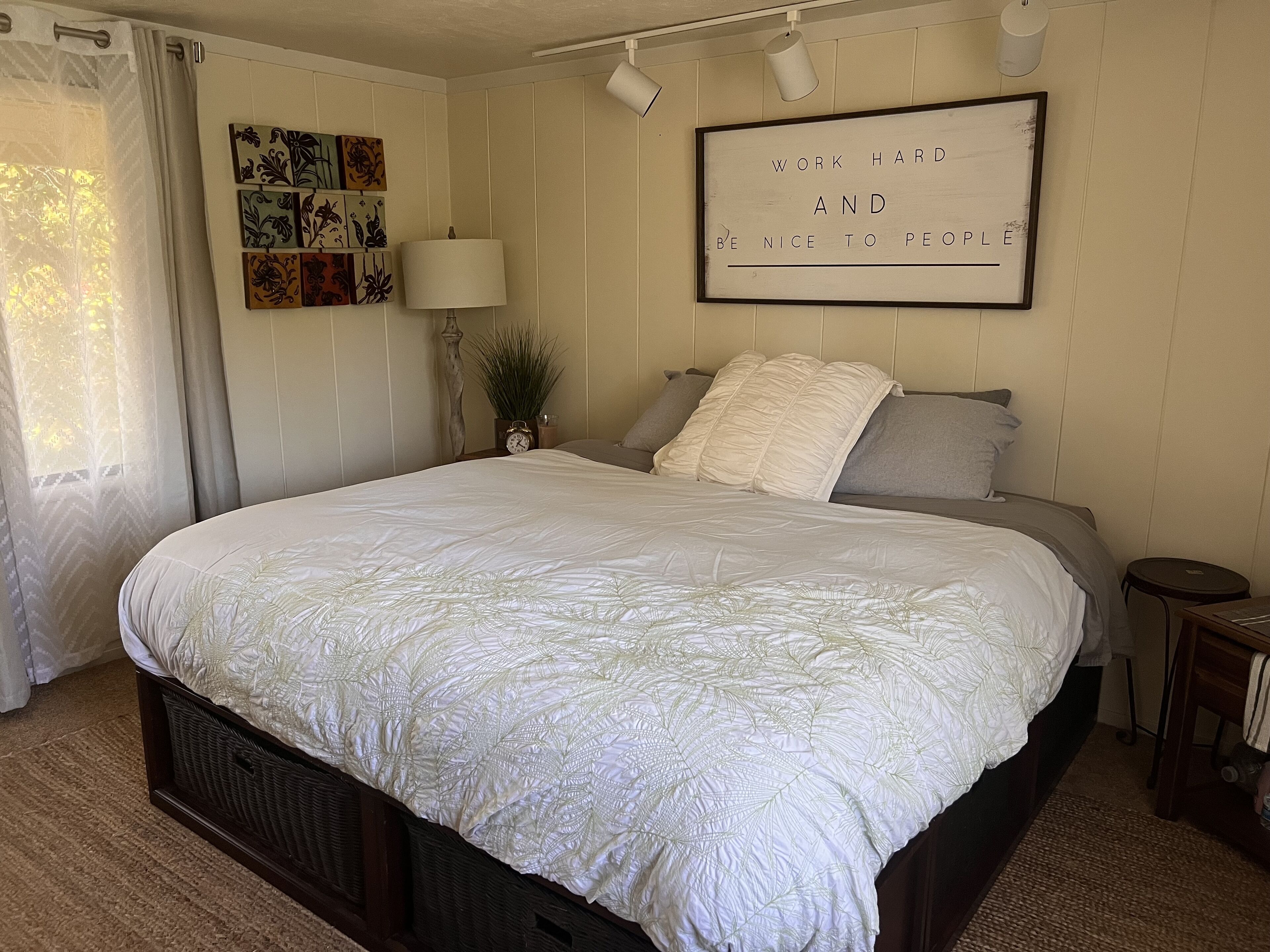 Private guesthouse, pet friendly, ADA, view, Avenue of the Giants,fast wifi