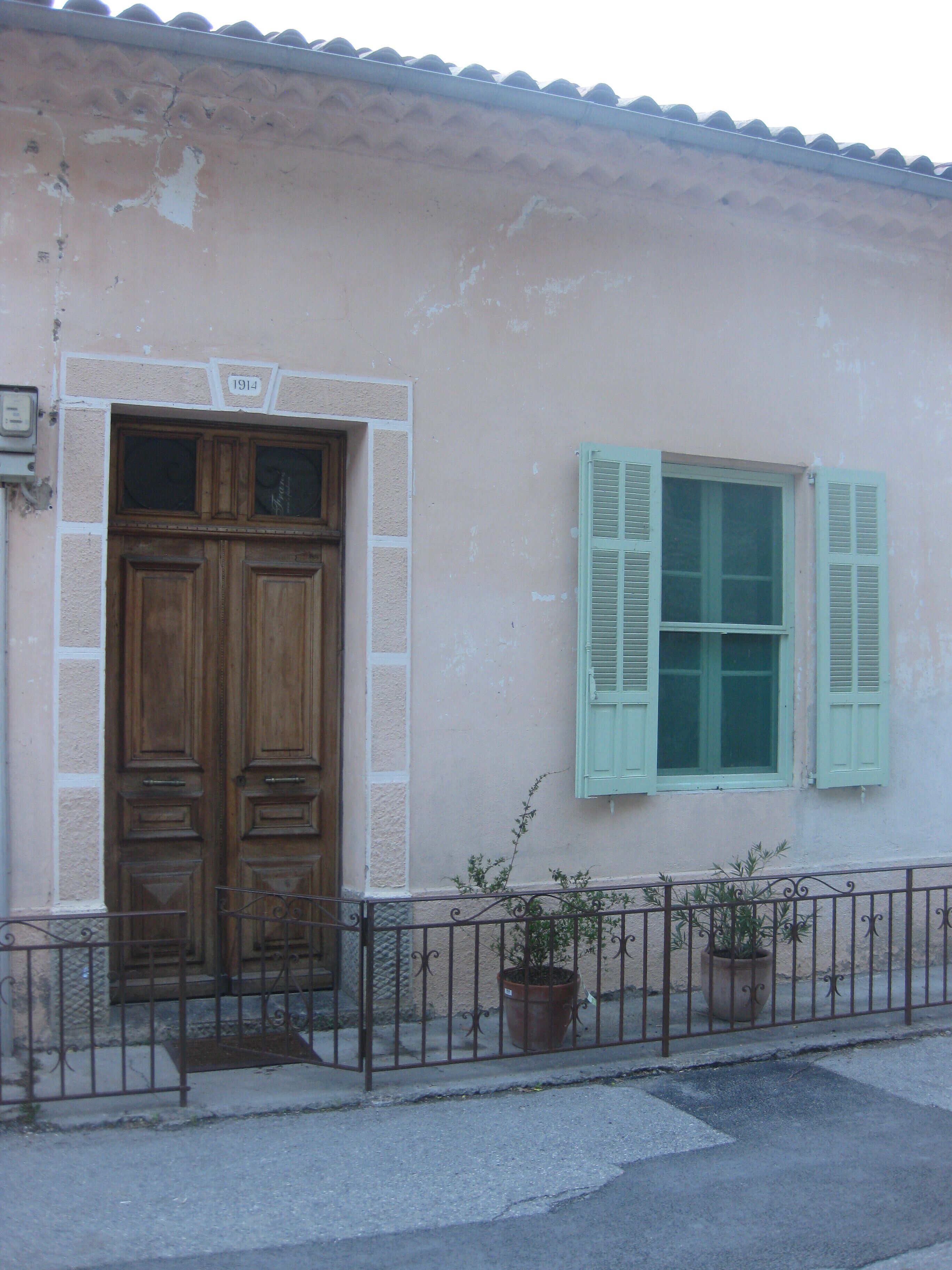 A beautiful white house