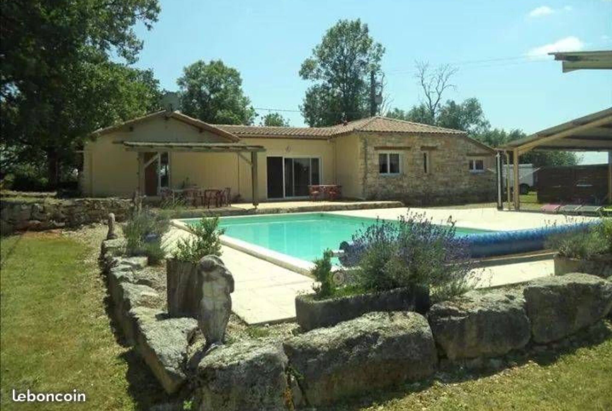 Studio The Unknown Address 30m2 with Pool wifi in the wild Rare!