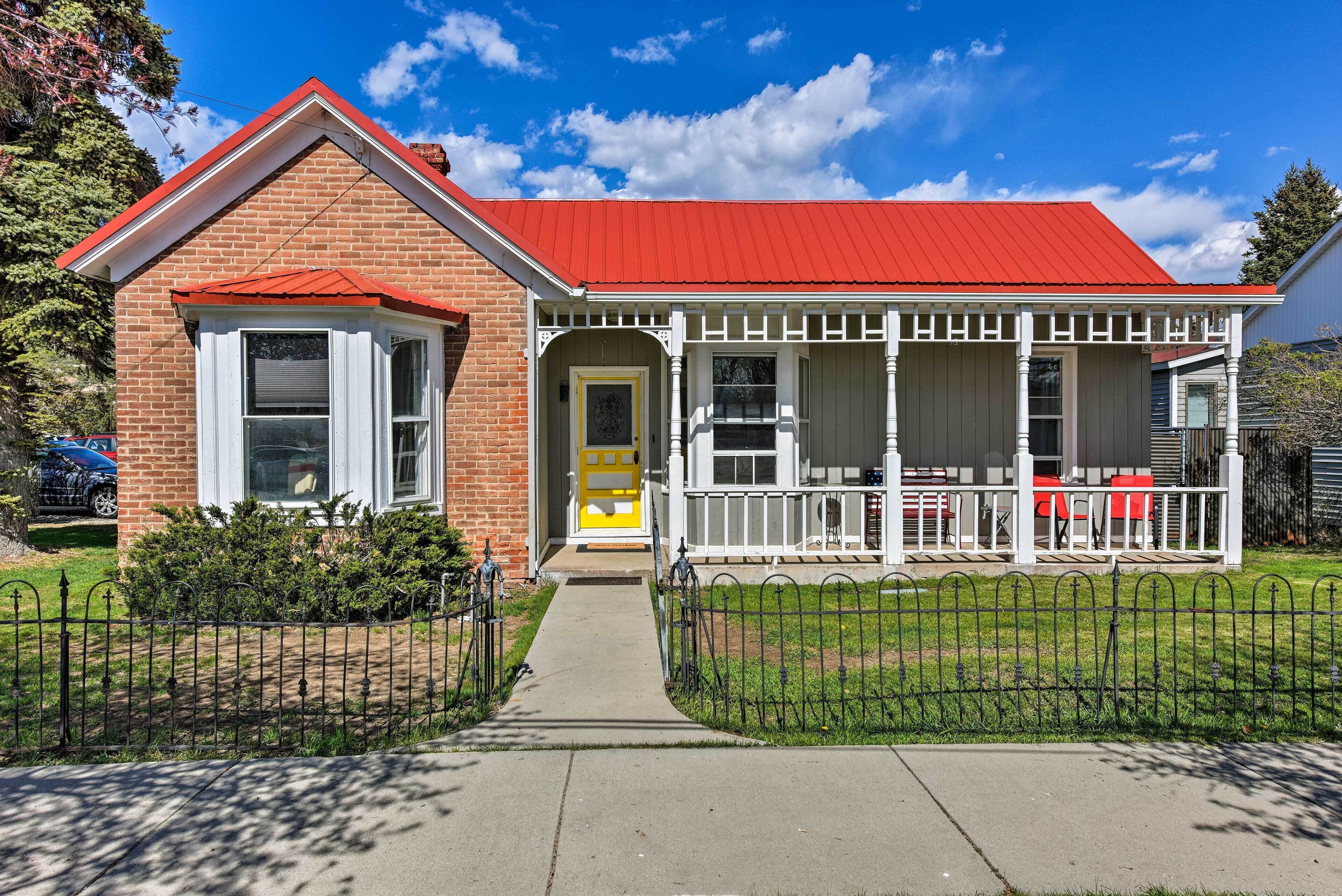 Chic Downtown Home w/ Grill, Steps to Main Street!