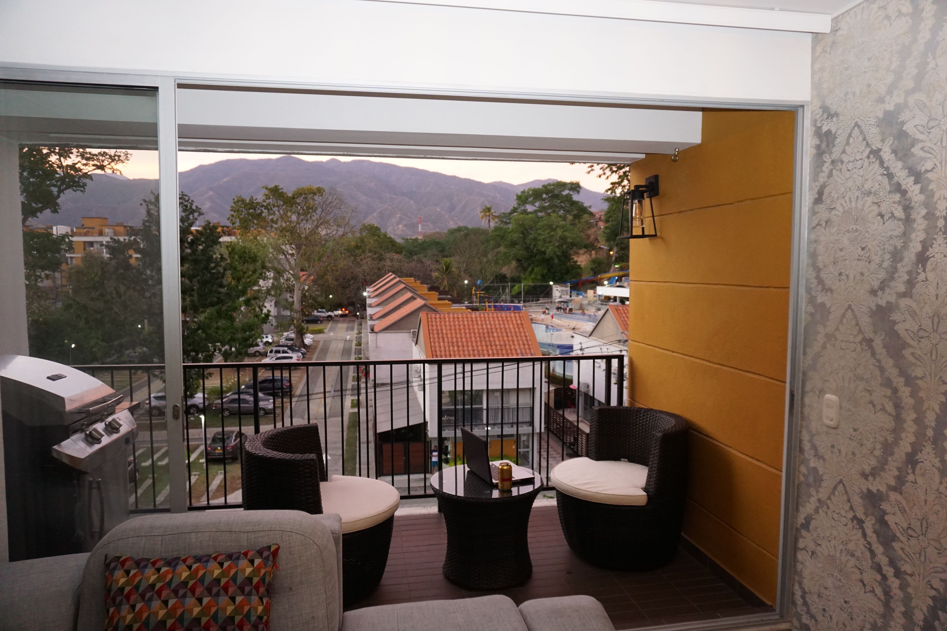 luxury 2 bedroom 2 bath apartment