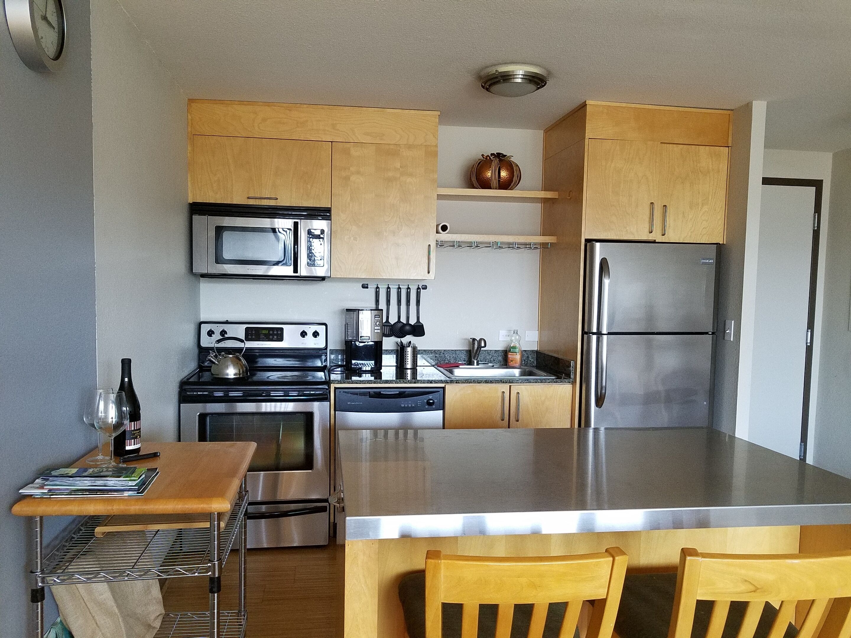 Downtown condo with free parking