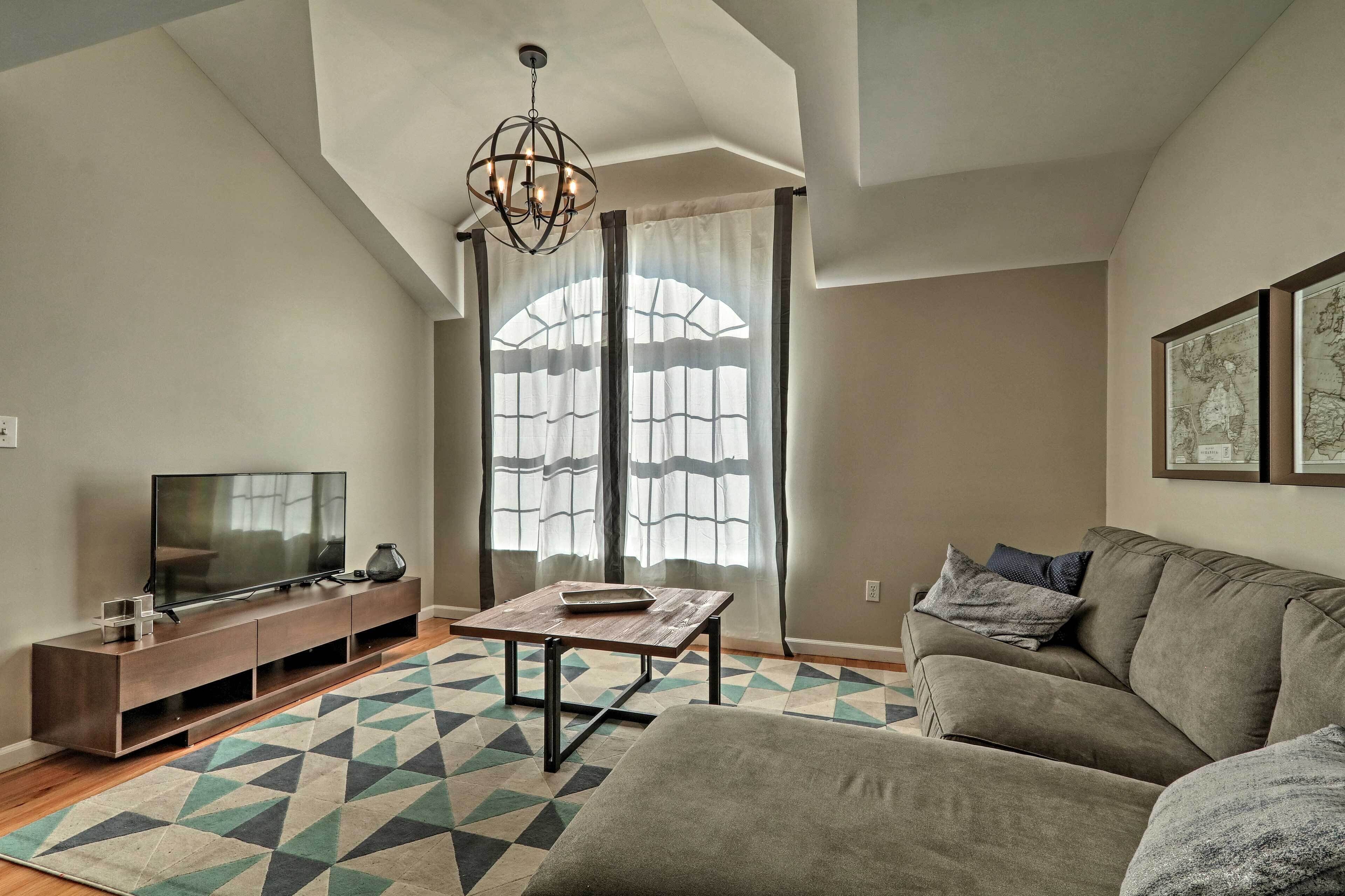 Modern Elizabeth Apt by Dining & NYC Transit!