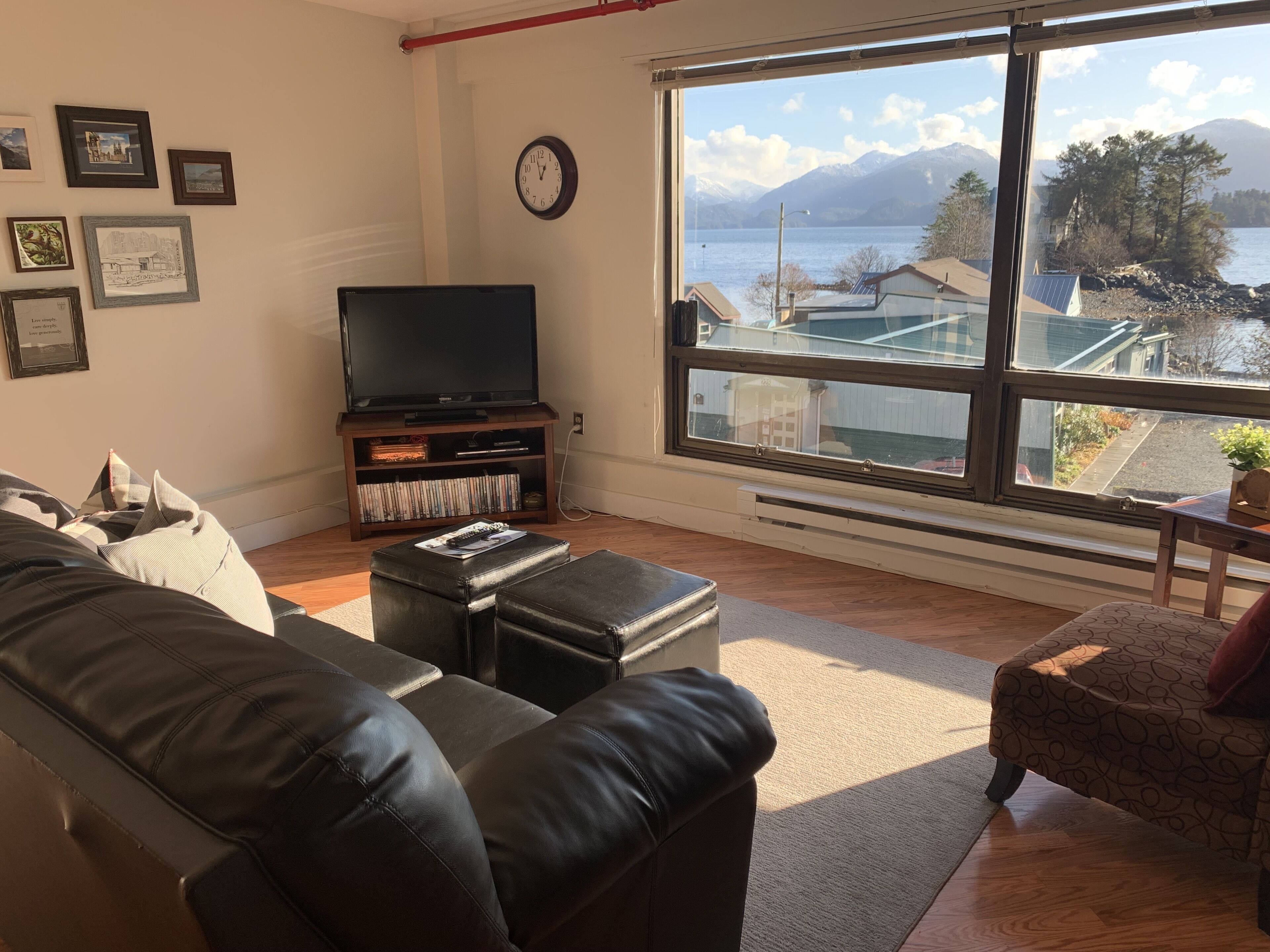 Studio Downtown Apt. 7 w/ Ocean & Mountain Views.