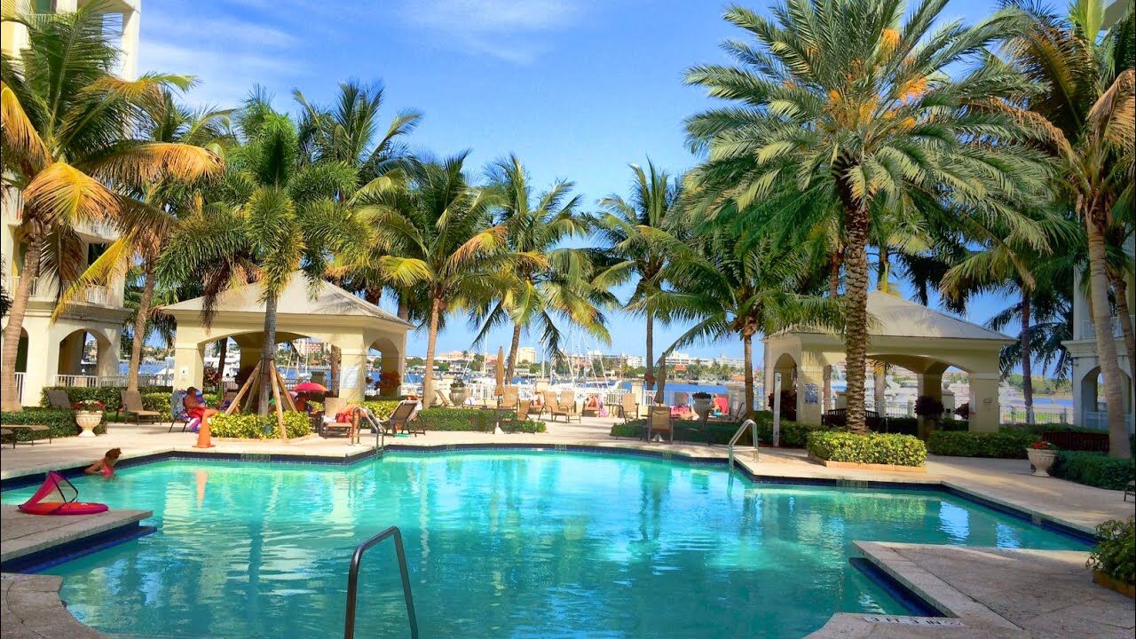 Intercostal Luxury Condo 5 mins from the Beach. 10min from Delray Beach.