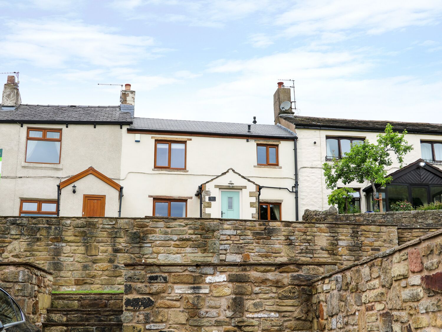 WINDMILL COTTAGE, family friendly, with a garden in Great Harwood