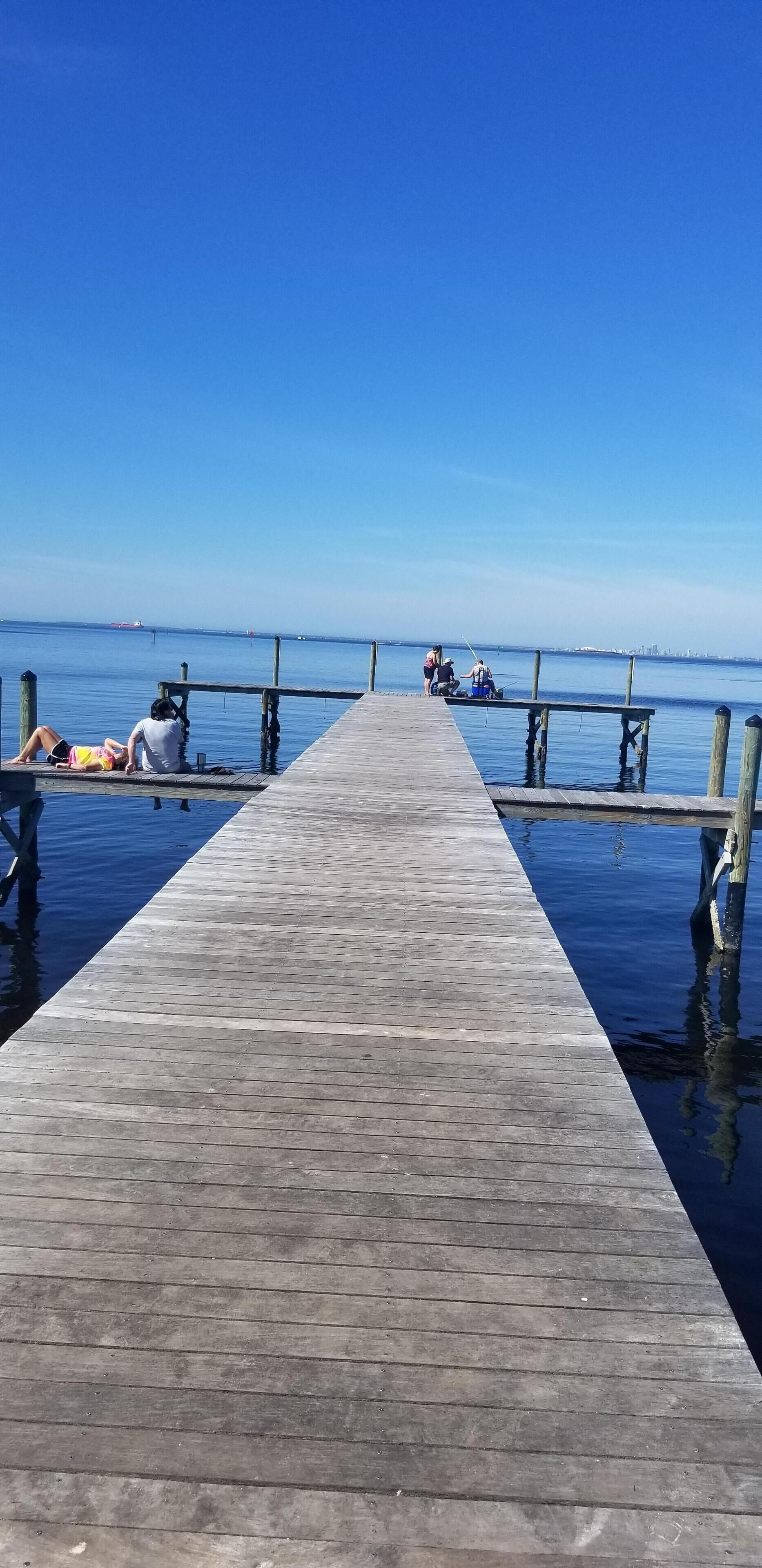 NICE! Great Reviews! Tampa Bay Beach condo with FULL kitchen, Veteran owned