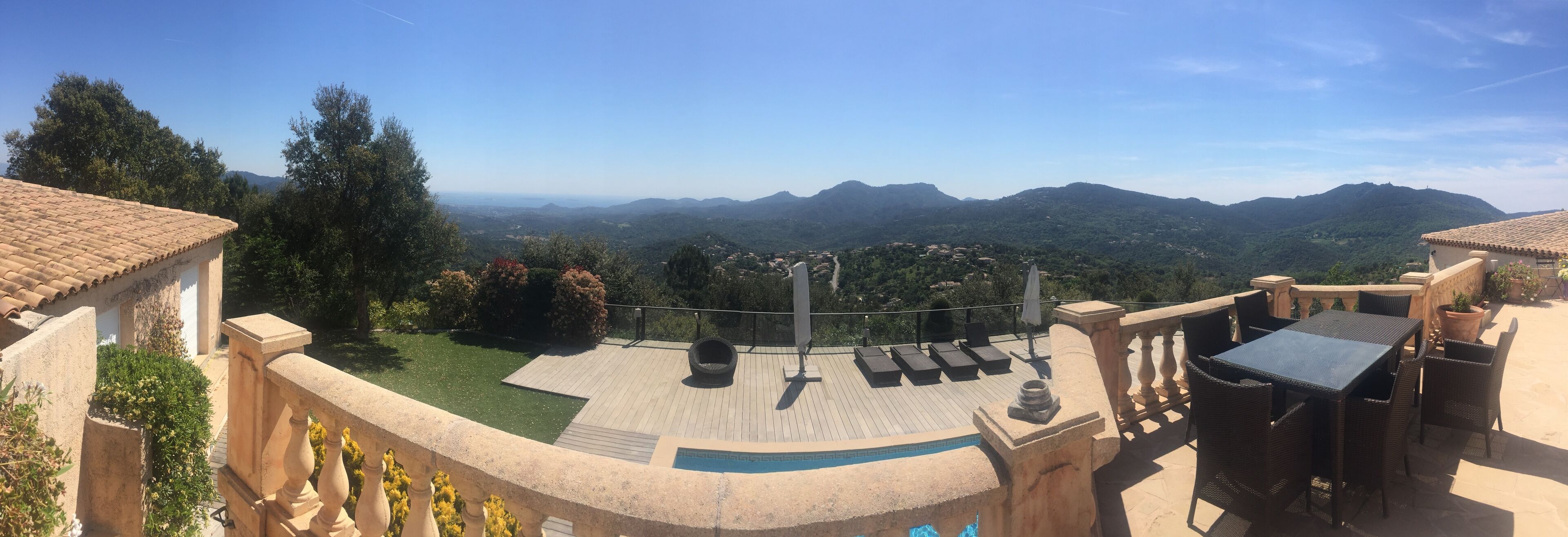 Life "en" provence or cosmopolite in Cannes?How about both?Then this is for you!