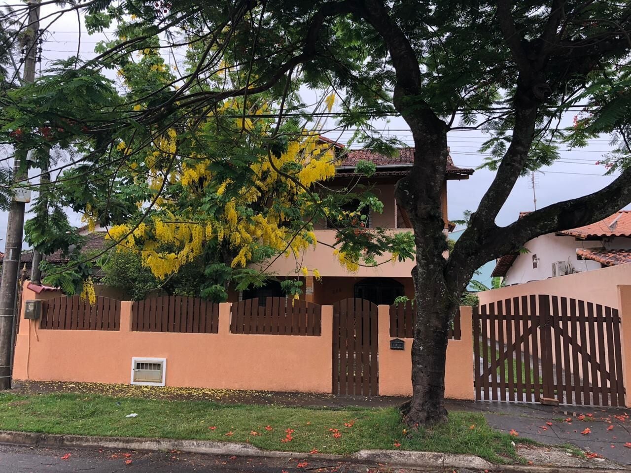 HOUSE 05 BEDROOMS 04 BATHROOMS 450 METERS BEACH BALNEÁRIO REMANSO RIO DAS OSTRAS