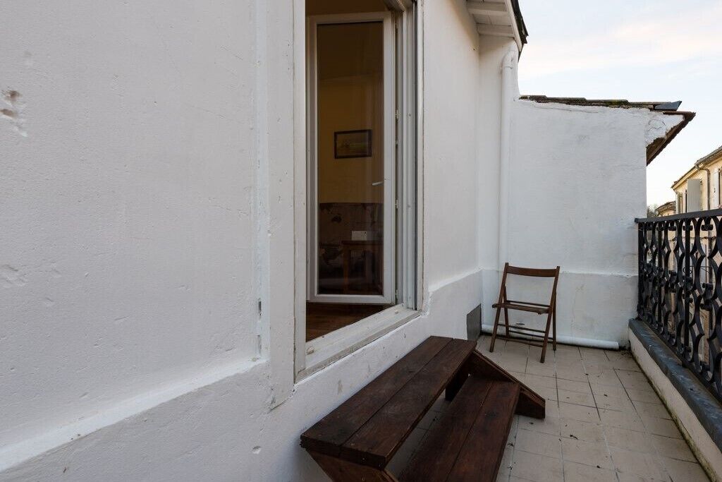 Flat & balcony center Blaye