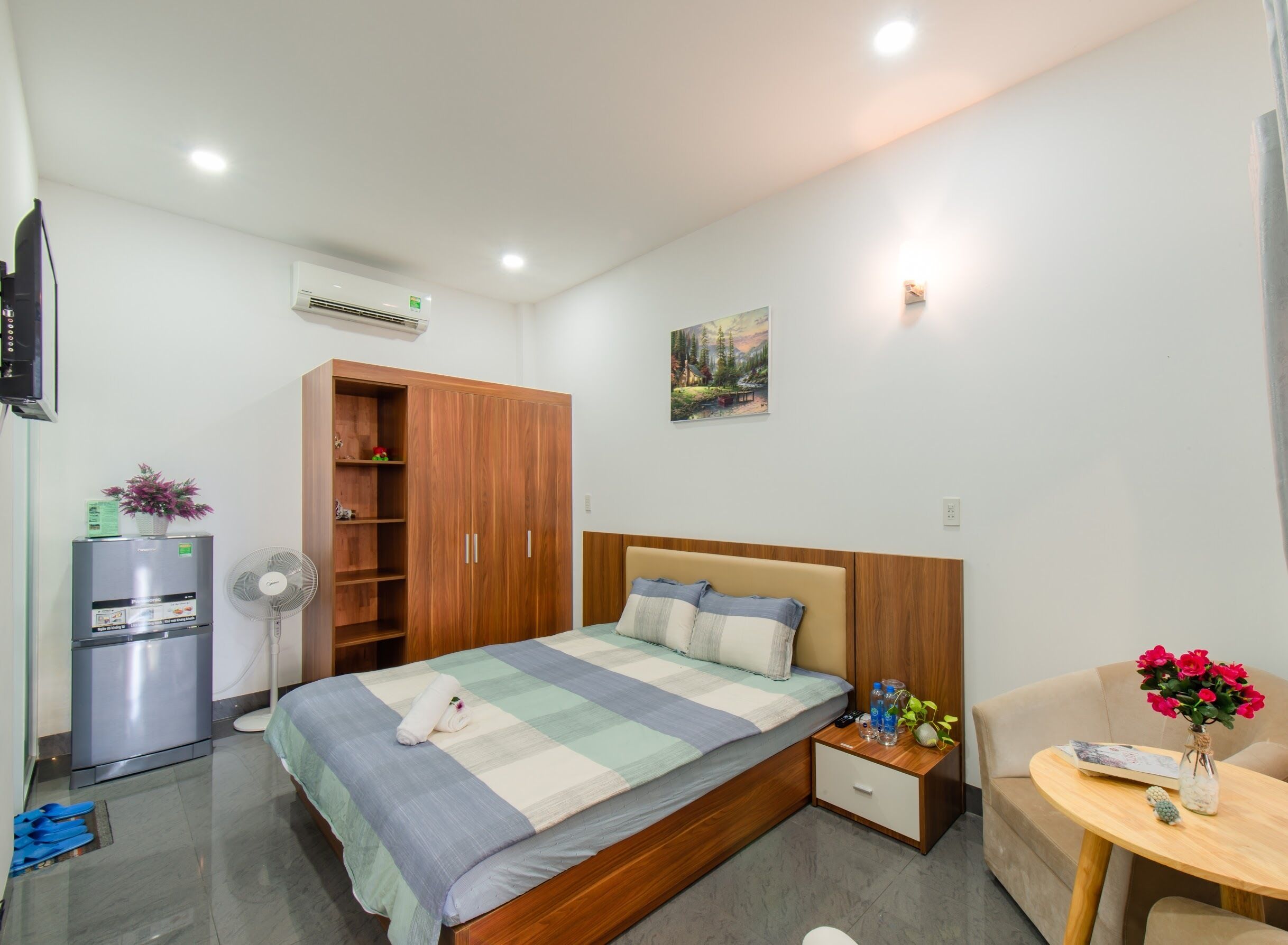 La Rire House - Entire serviced apt w/t kitchen- 5’ min to the beach
