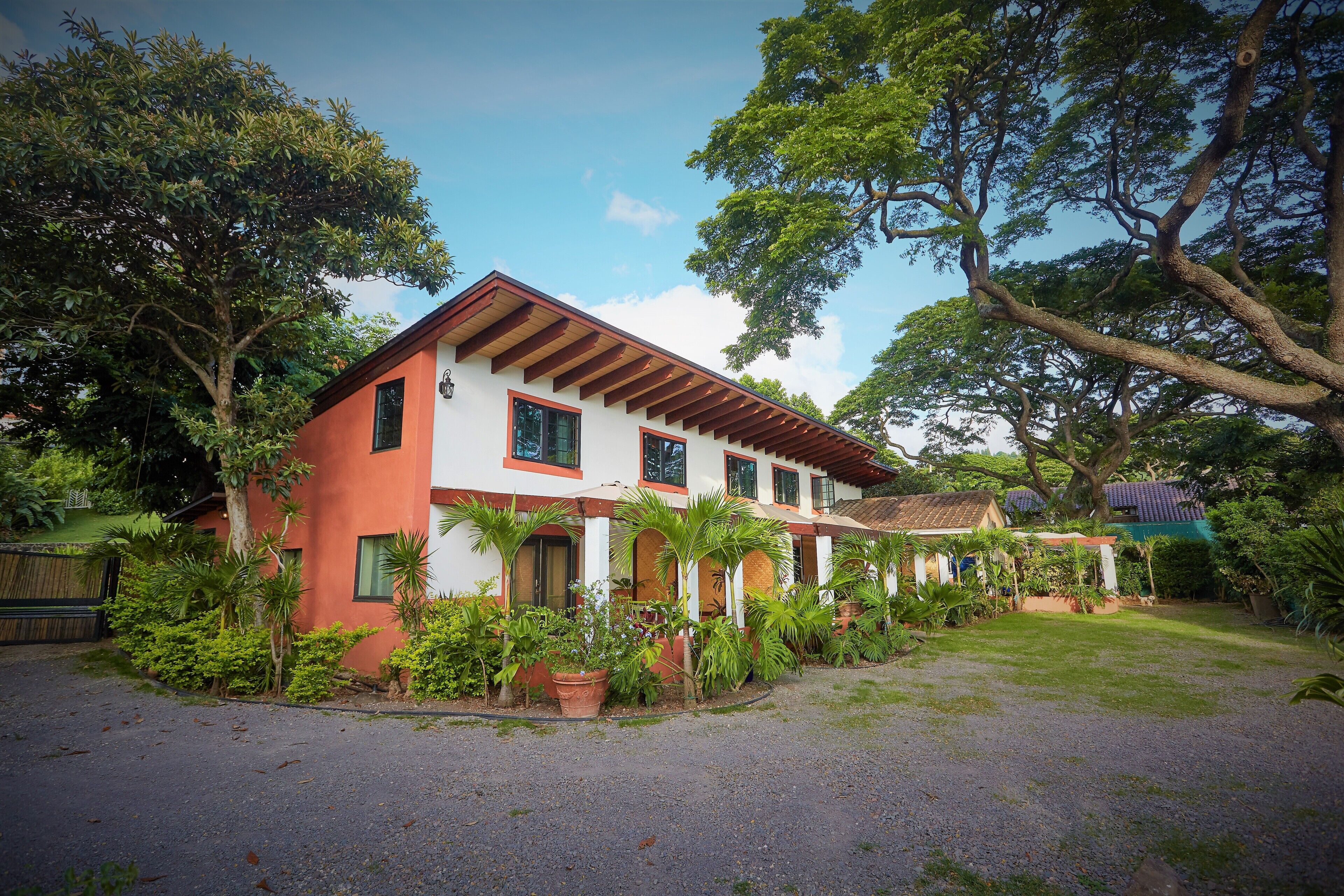 Honolulu Loft/ Cottage for 2