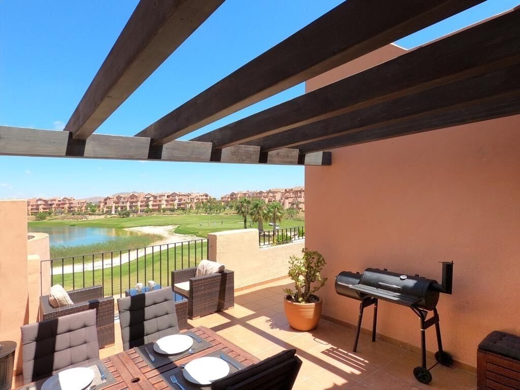 Stunning 3-bed, 2-bath apartment with large balcony terrace - Free WiFi