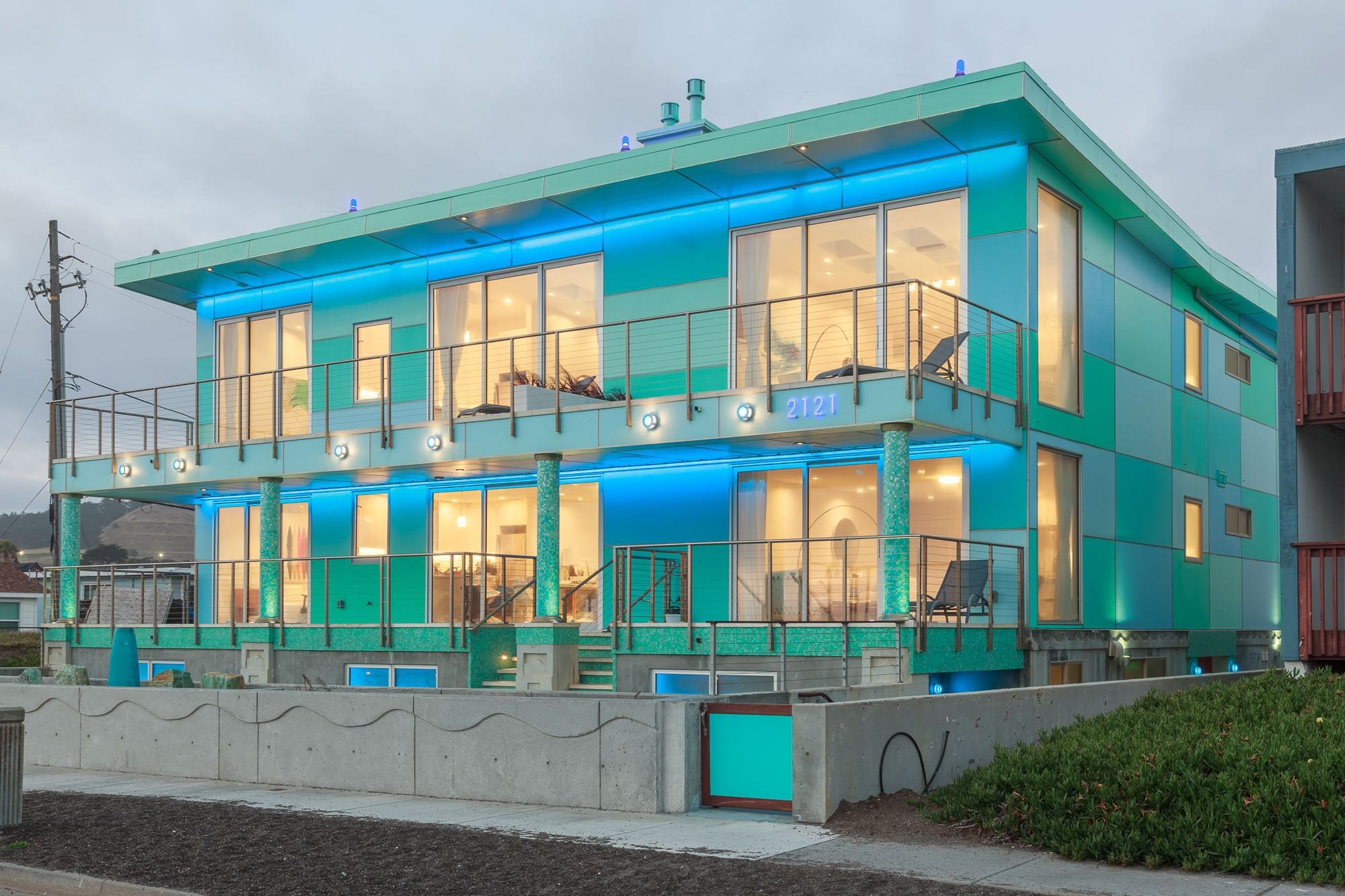 Luxury Beachfront Penthouse near SF (4)