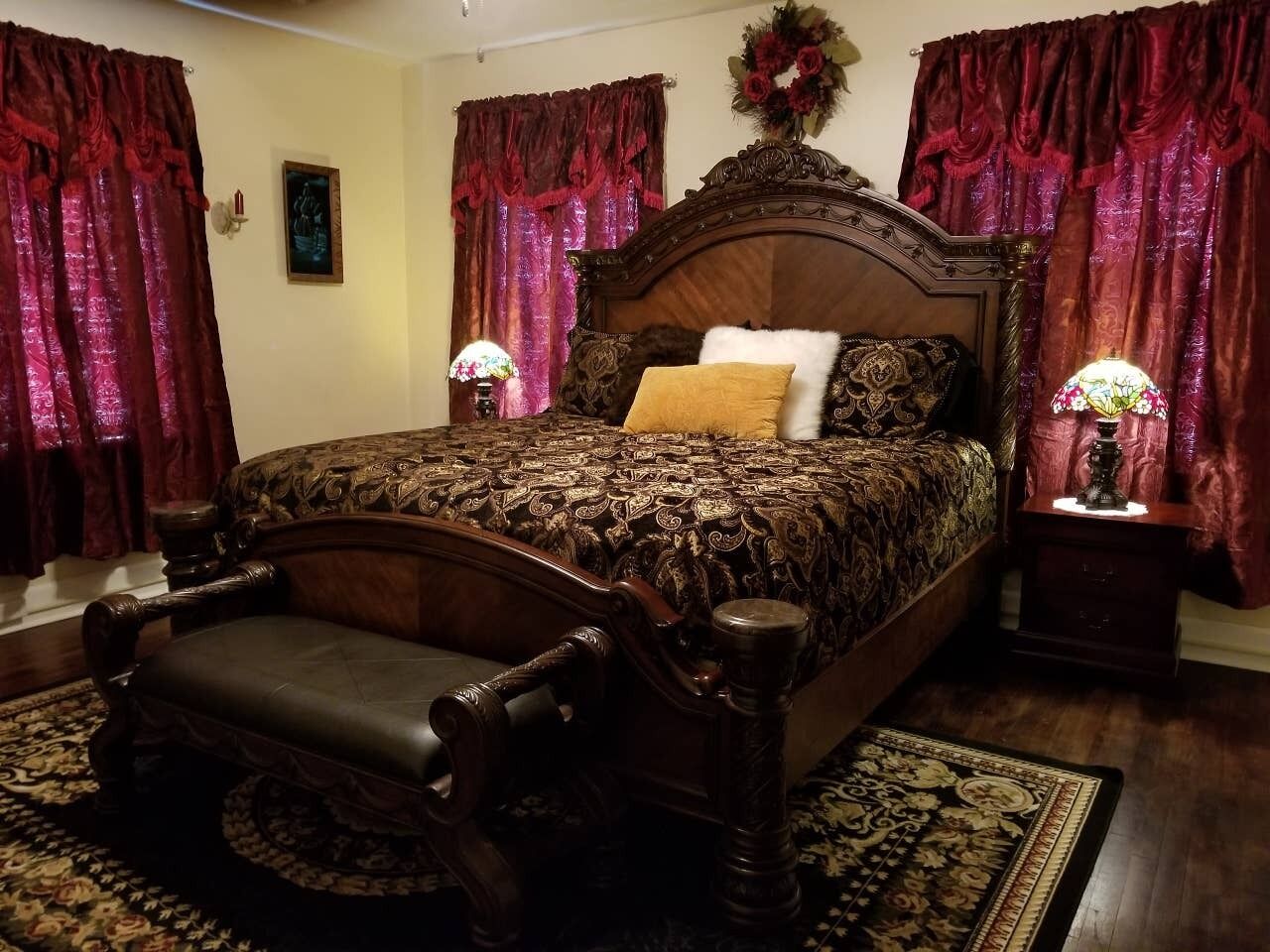 King Suite, Victorian home, Washburn location