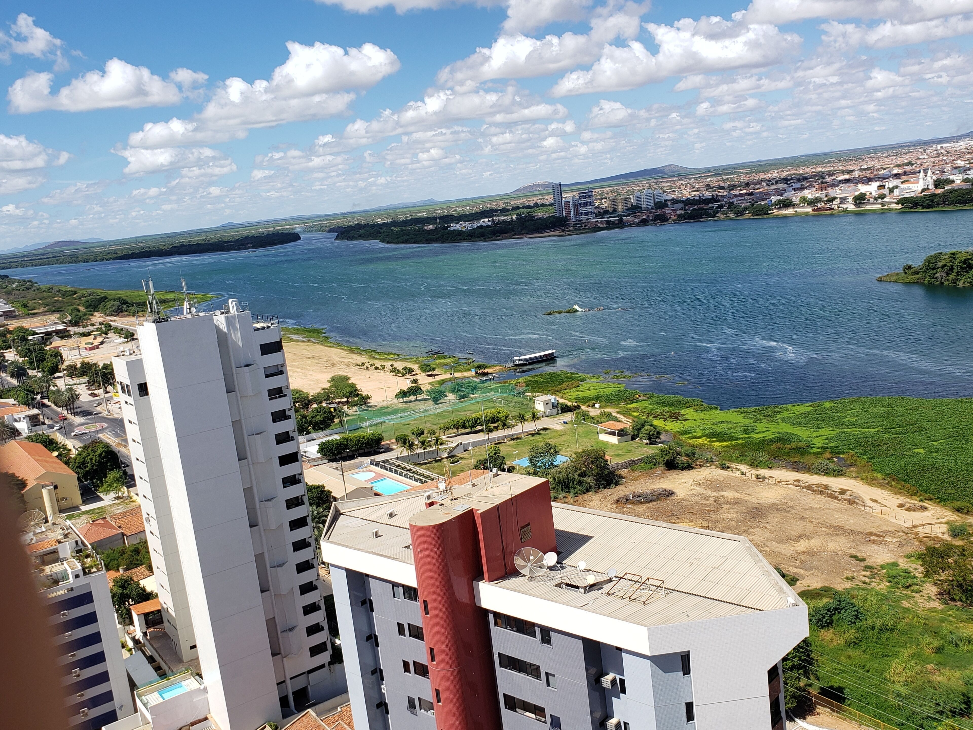 3/4 penthouse with balcony, furnished, on the edge of Petrolina