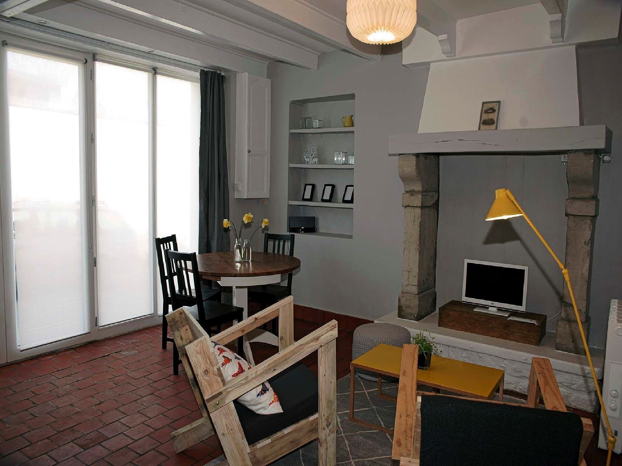 new apartment 40 m2 - ideal location 1 minute walk from the harbor