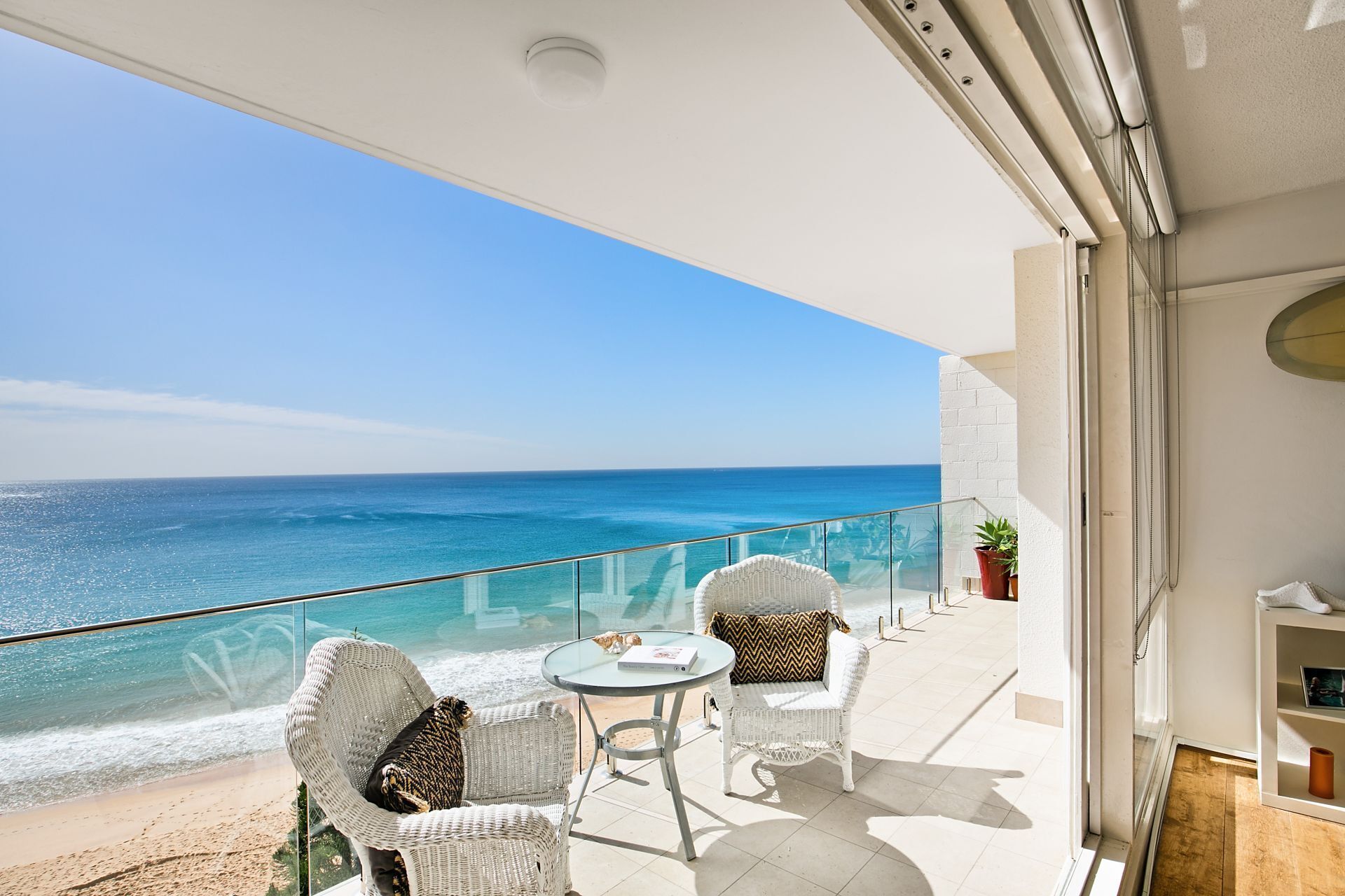 Absolute beachfront @ Collaroy