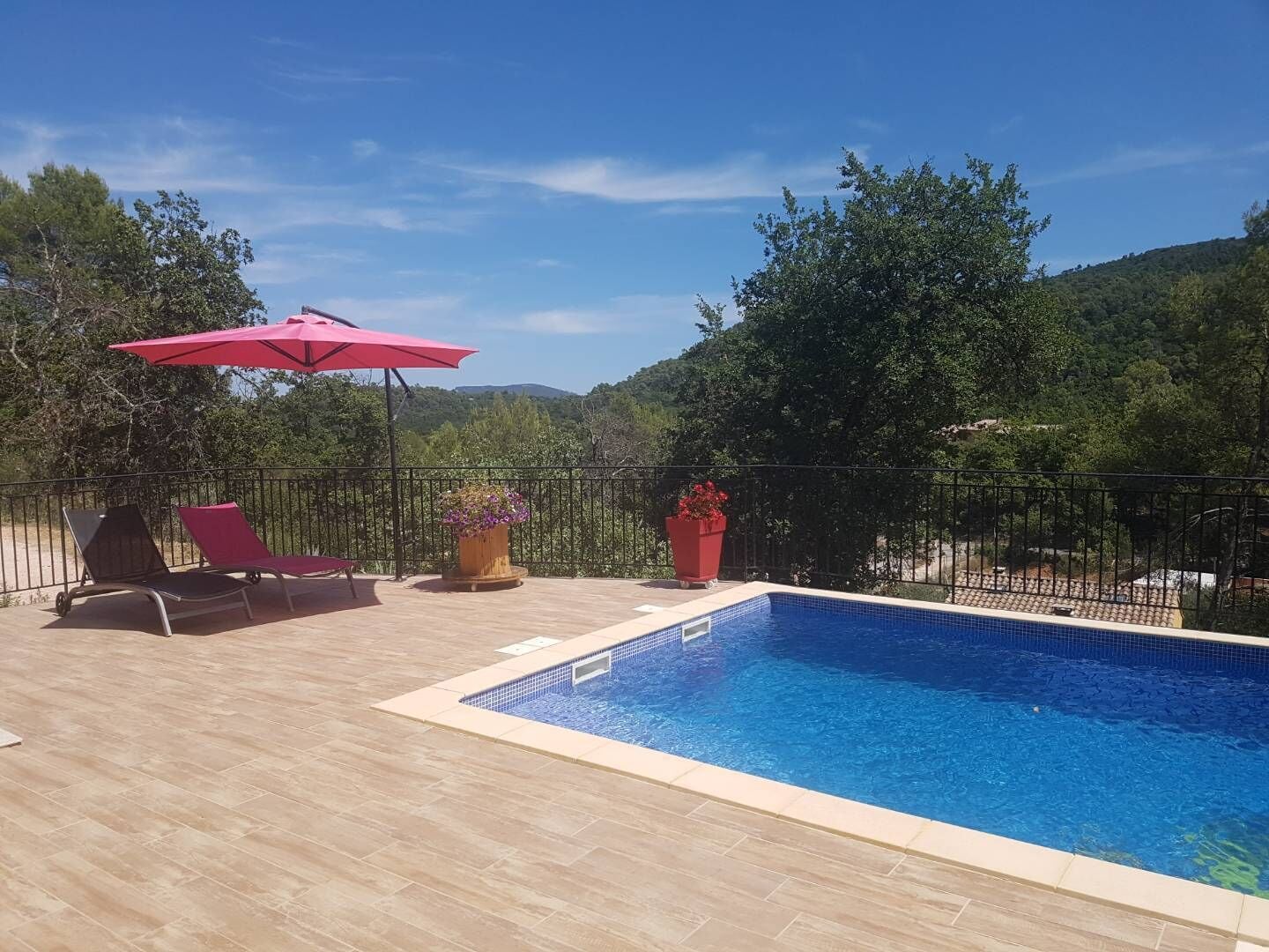 Guest area with independent access