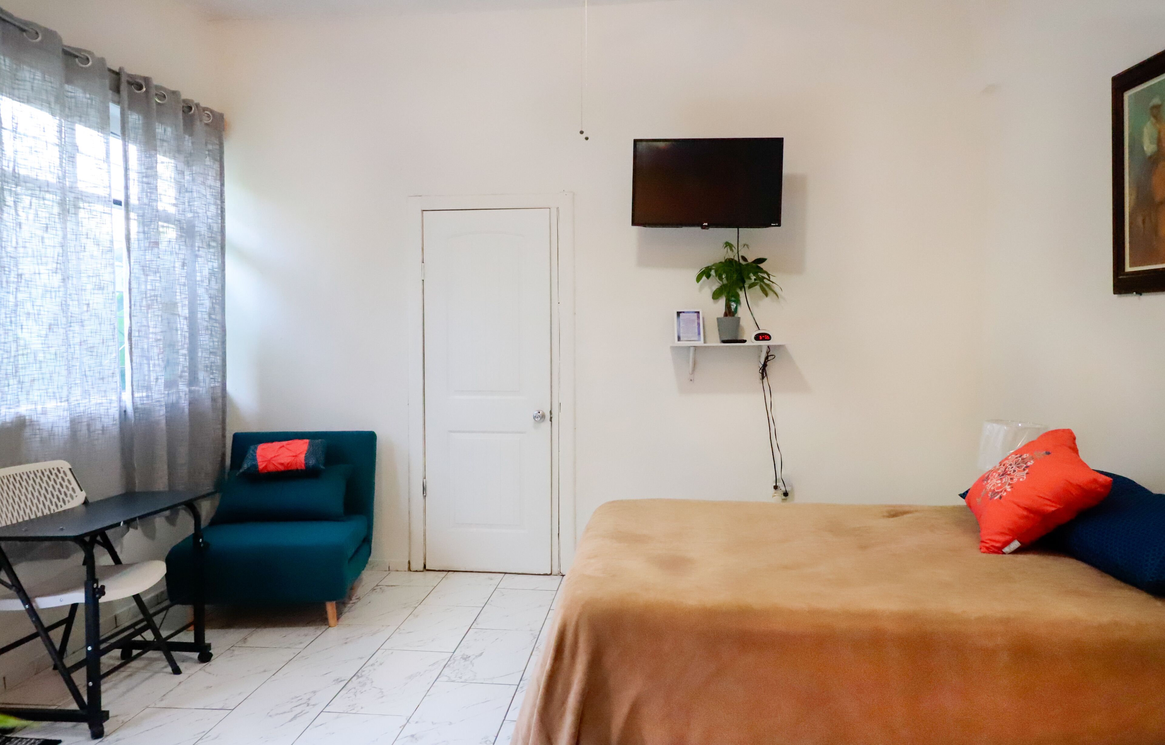 Private Efficiency Apartment ***