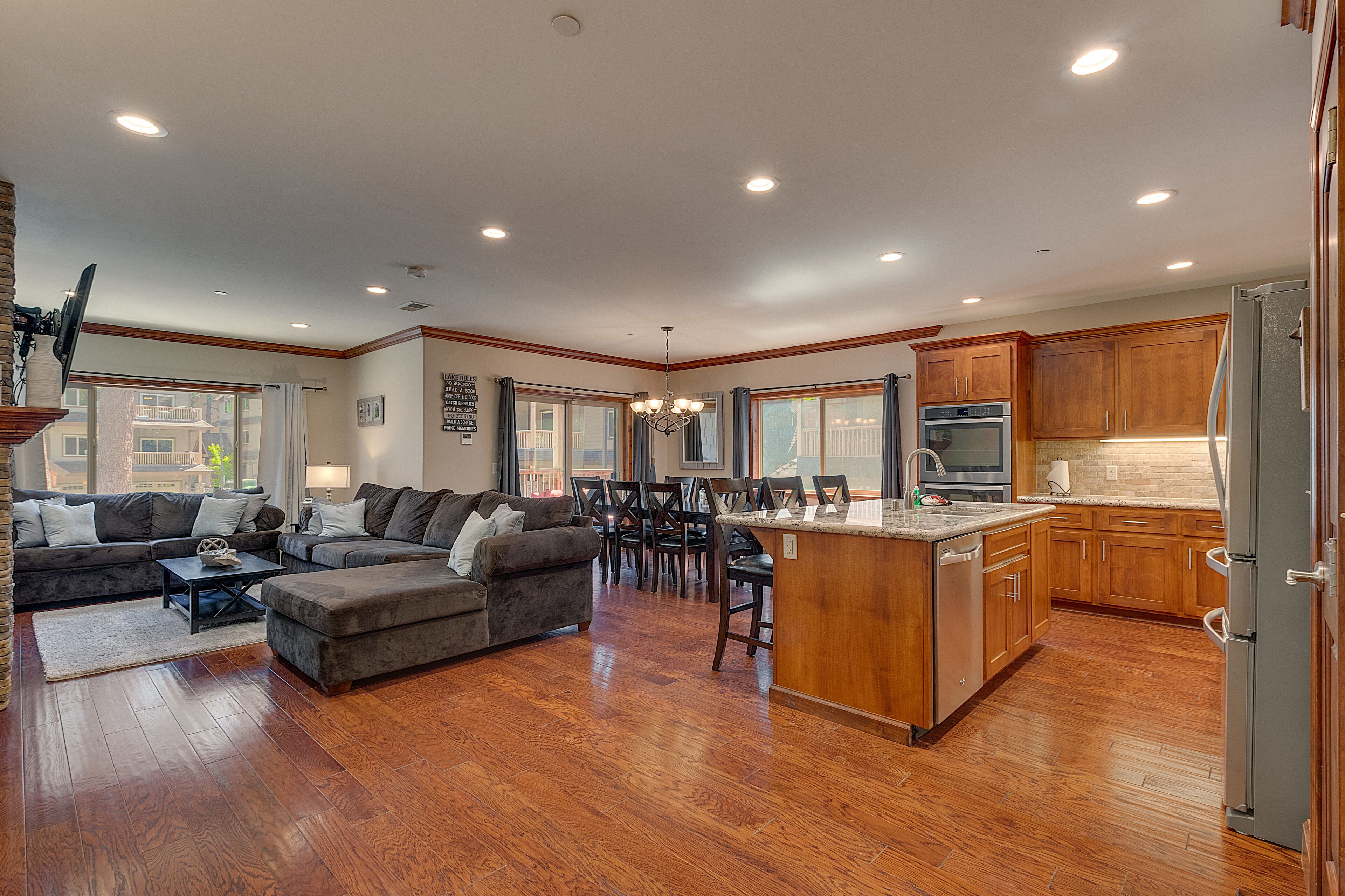 Arcade, Shuffleboard, Walk to Heavenly/ Casinos/ Lake, Grill, Wifi – Tahoe Woods Bearfoot