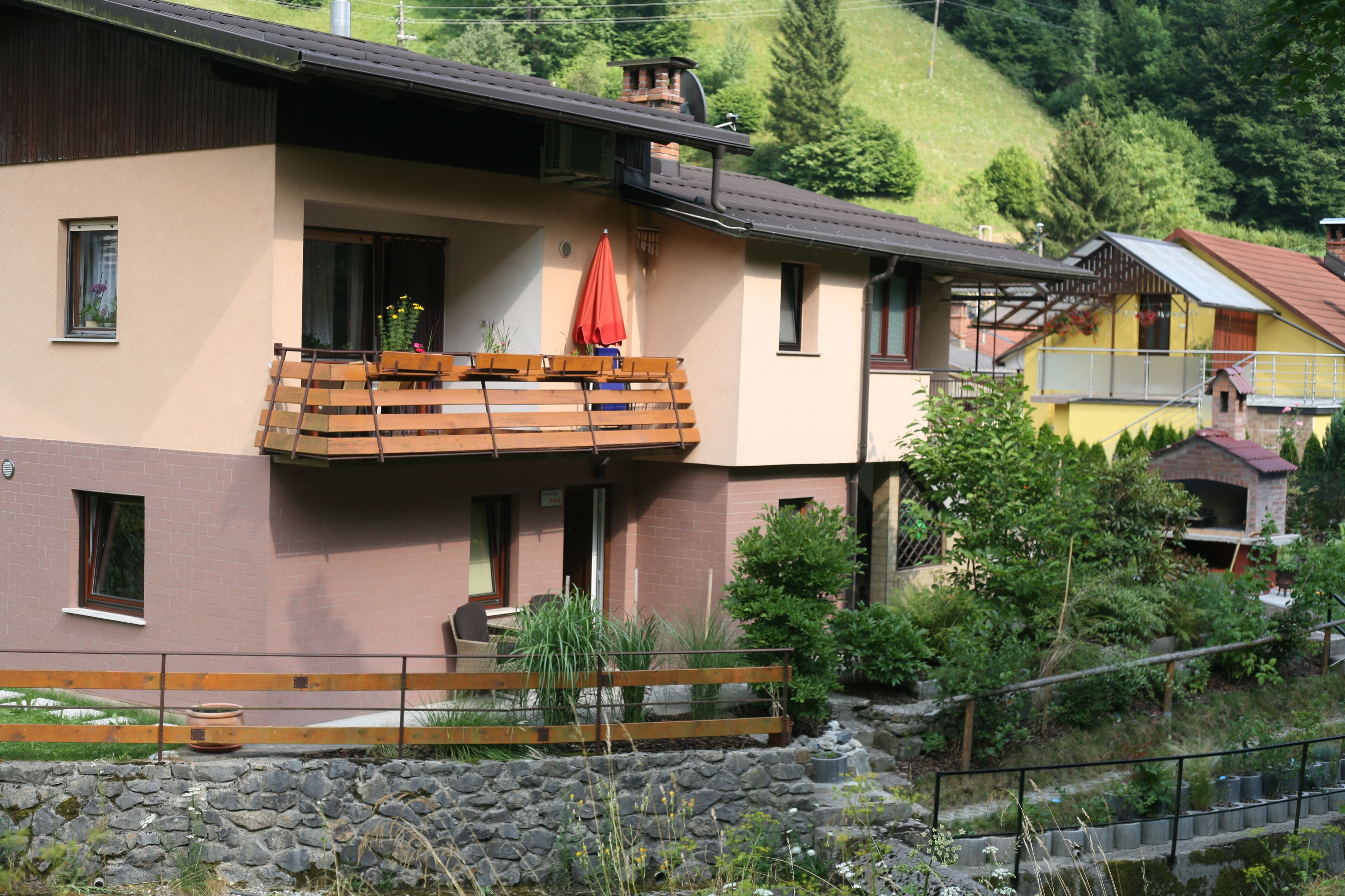 New cute apartment in green surroundings