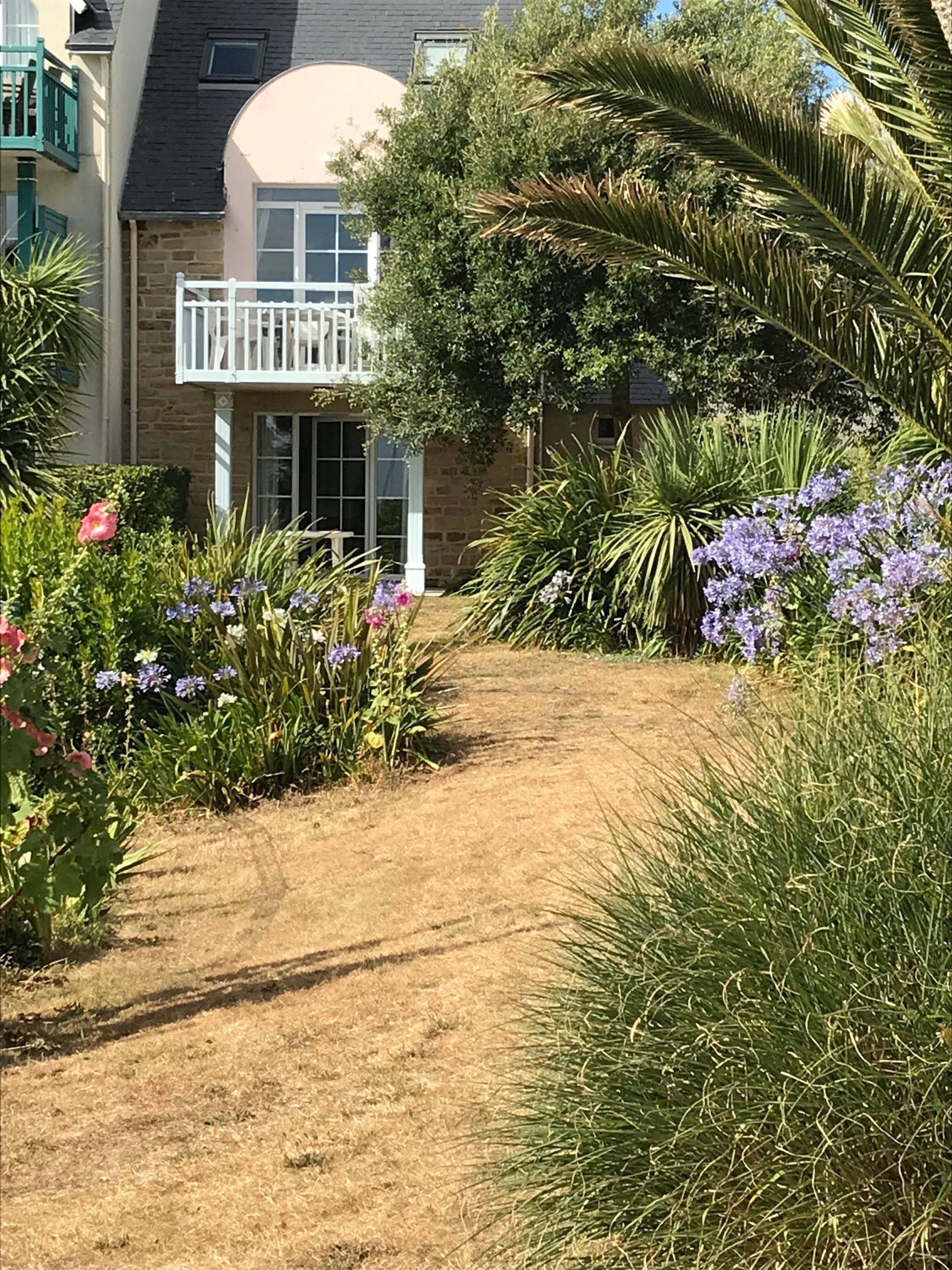 Apartment facing the sea 500m from the port and the city center.