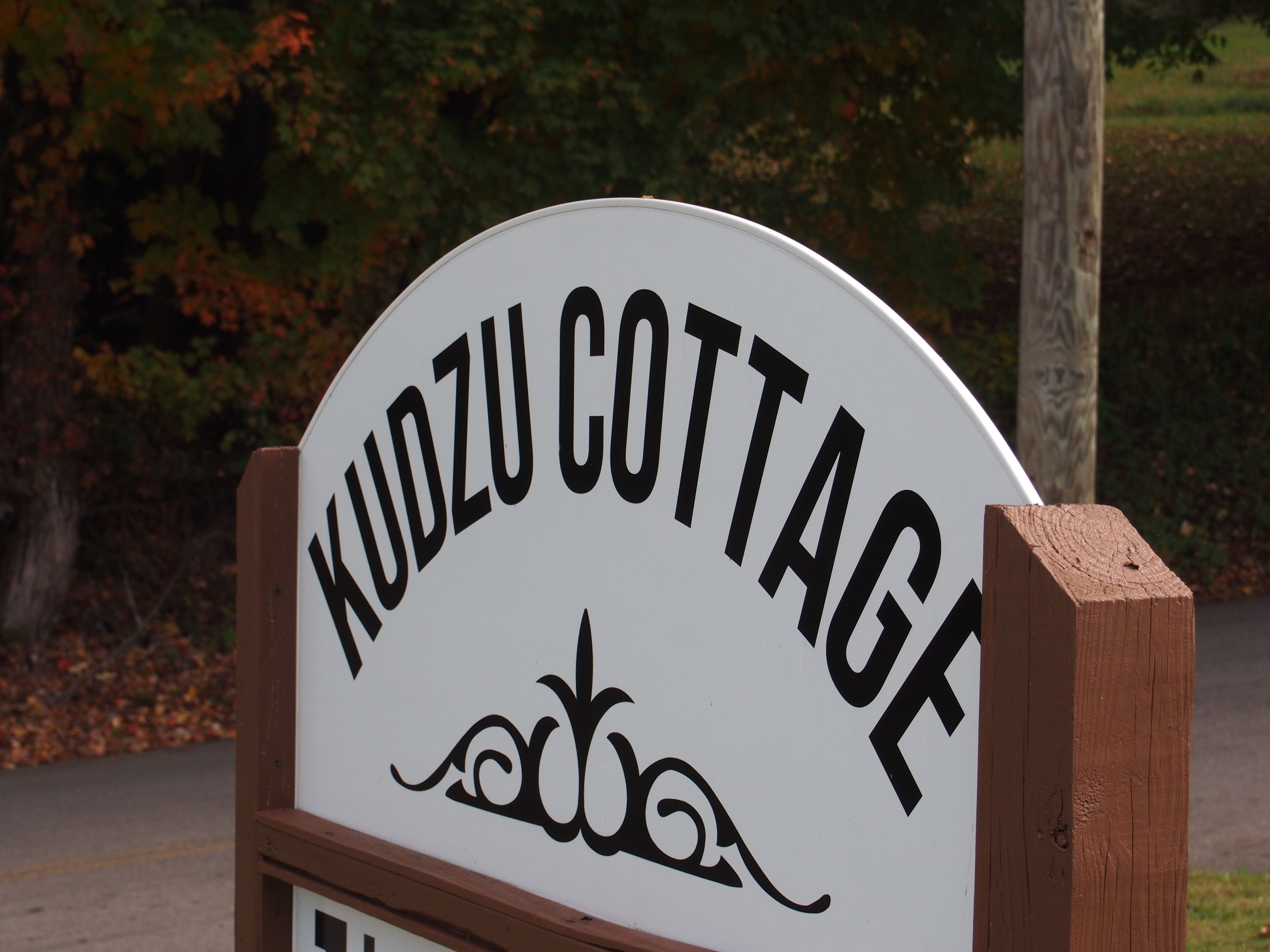 Comfortable and Modern Cottage, 10 Minutes from Tusculum University.