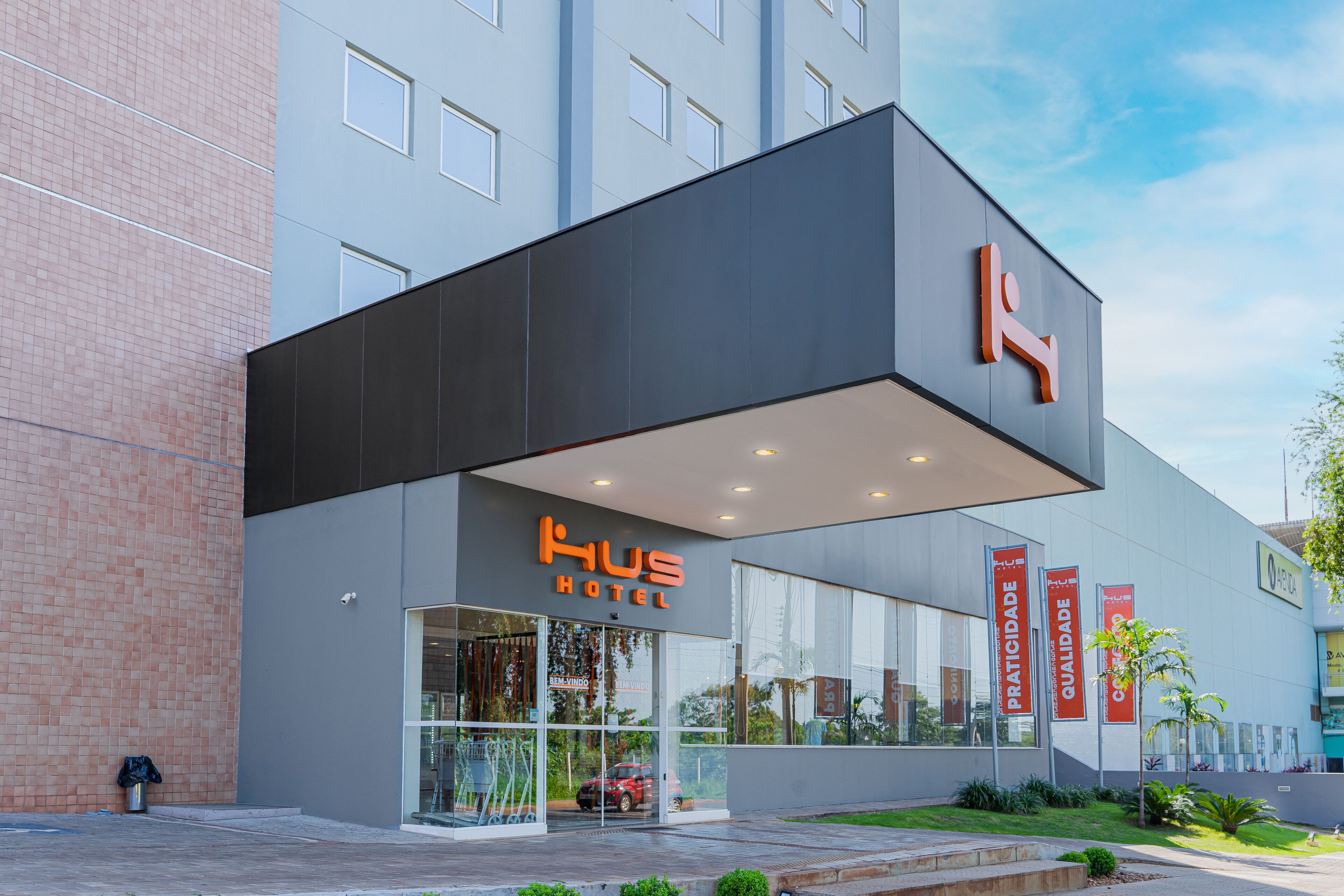 HUS HOTEL DOURADOS