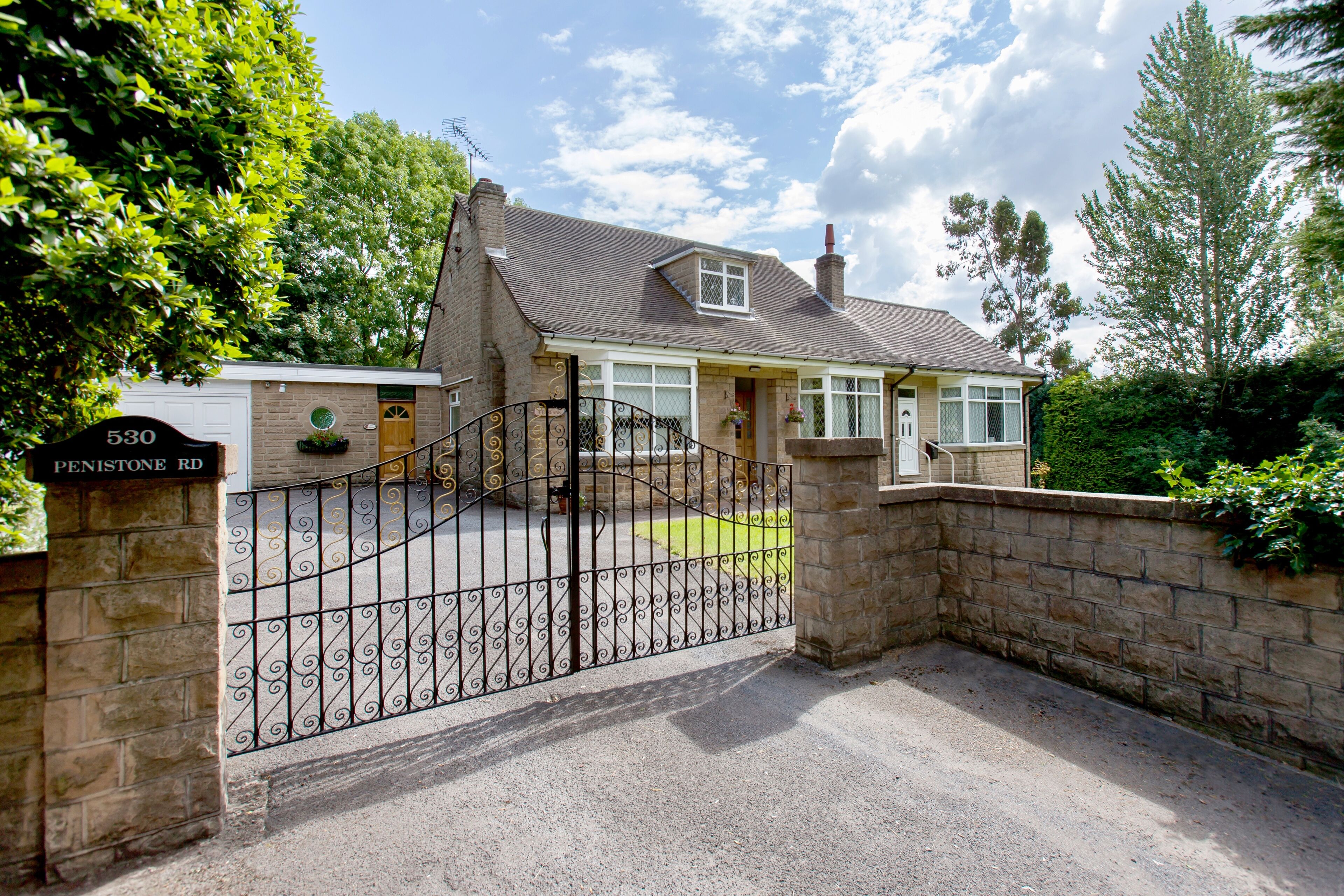 Large Self Contained Deluxe Property