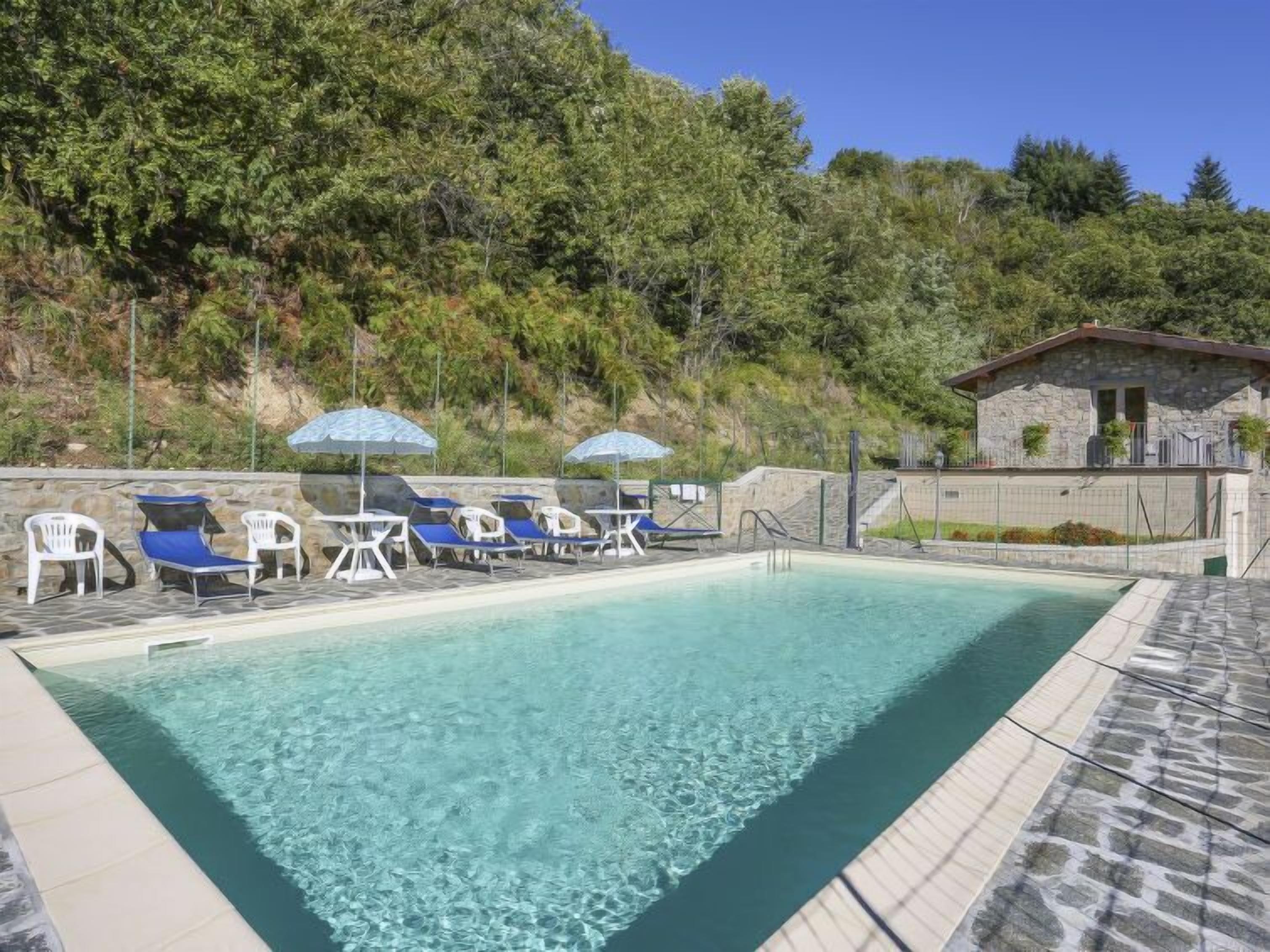Apartment Altana (CNG176) in Castelnuovo di Garfagnana - 4 persons, 1 bedrooms