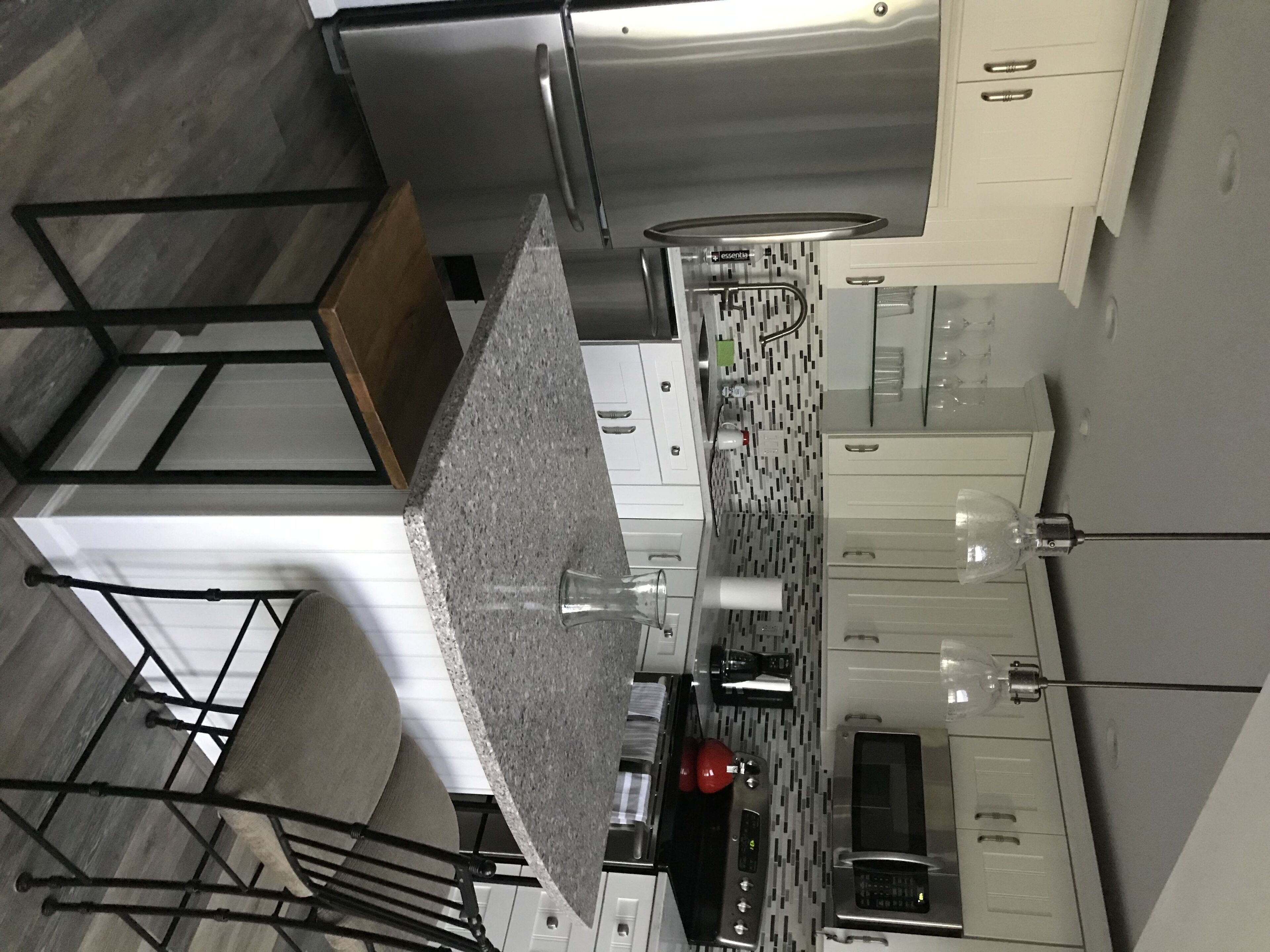 Amazing Bright Big Window Loft Heart of Eastport
