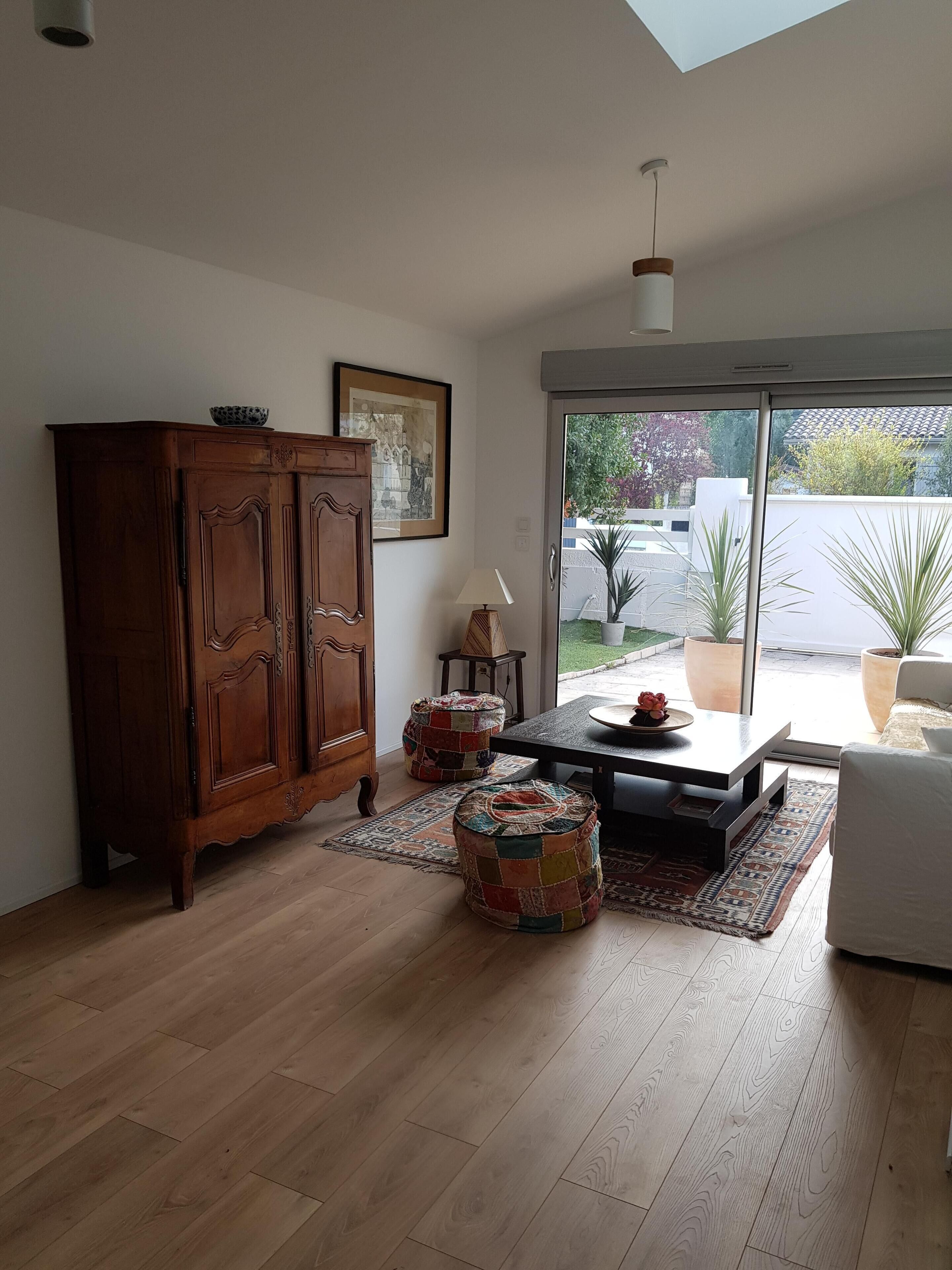 NEW AND COMFORTABLE STUDIO WITH ACCESS TO SWIMMING POOL AND GARDEN 20MN FROM BORDEAUX